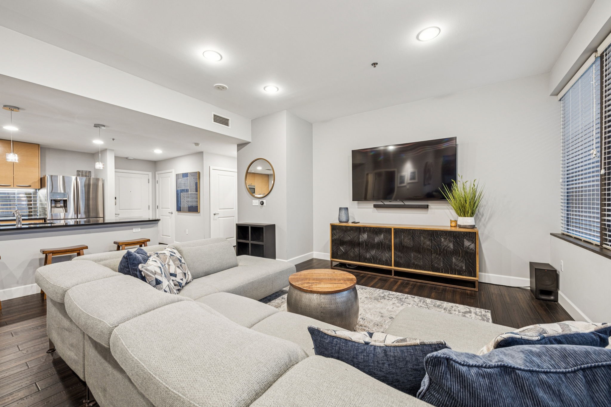 1200 Main Street 1106