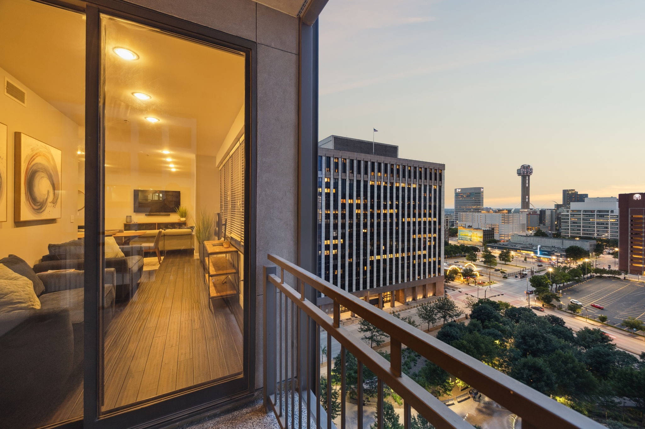 1200 Main Street 1106