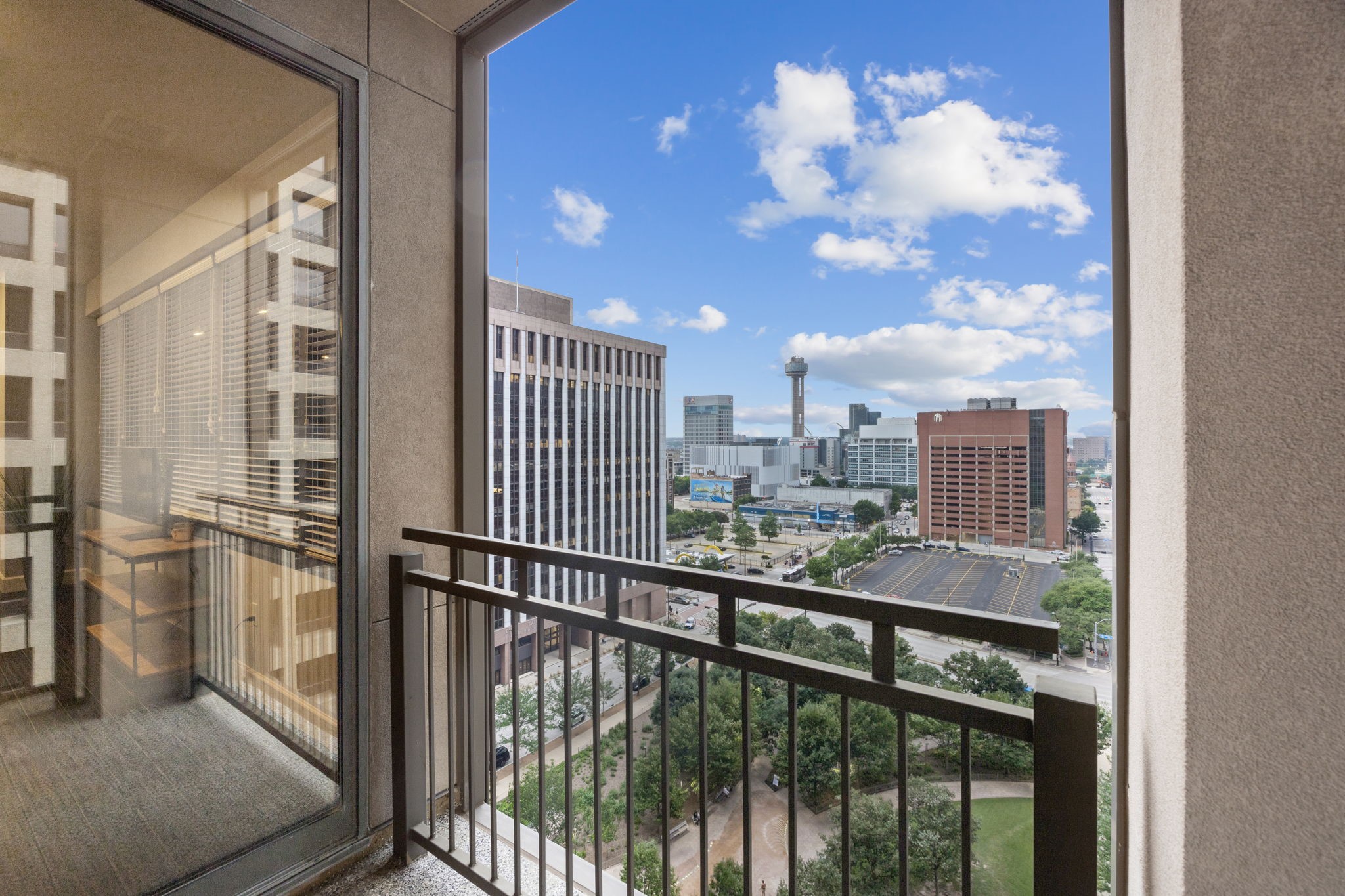 1200 Main Street 1106