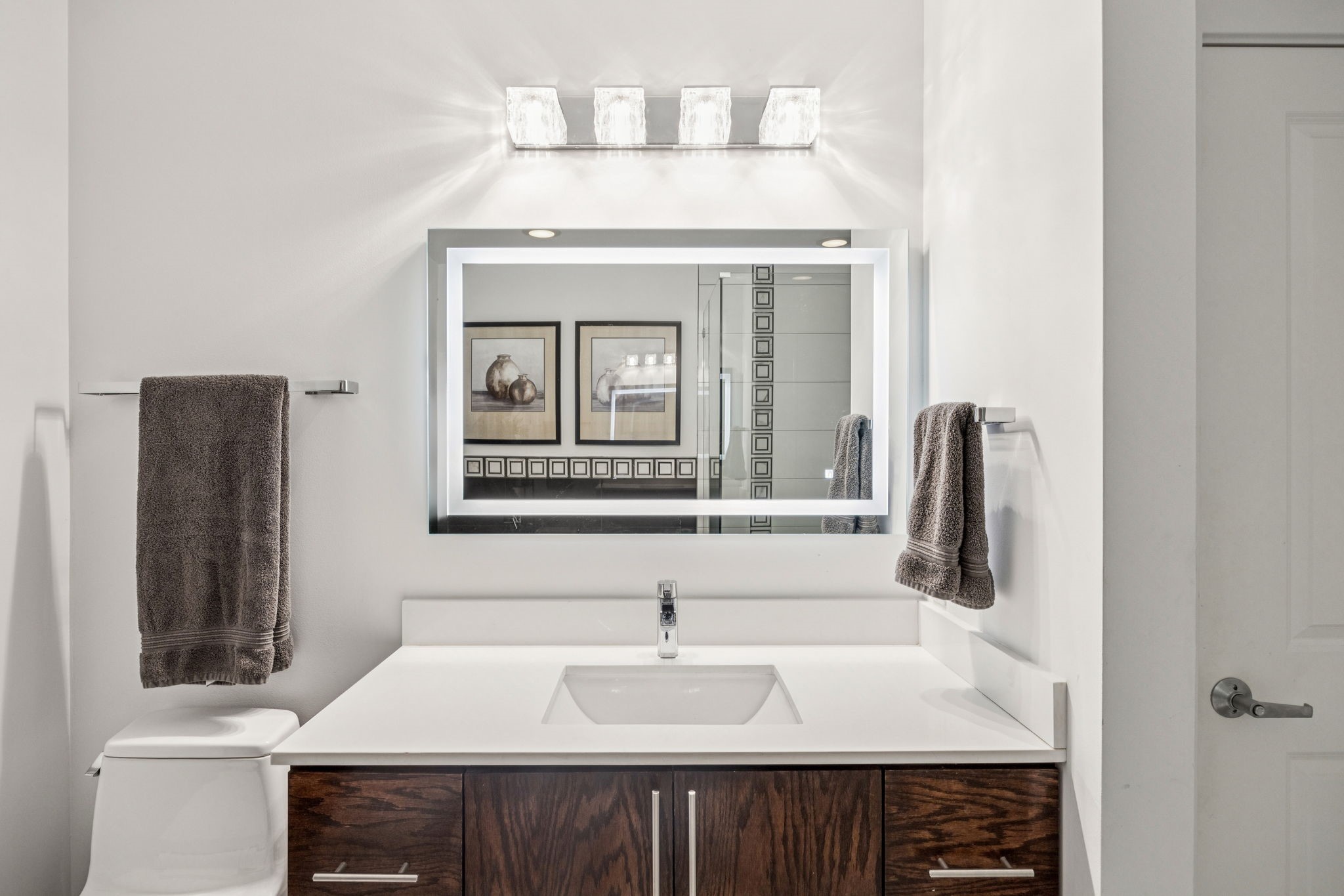 1200 Main Street 1106