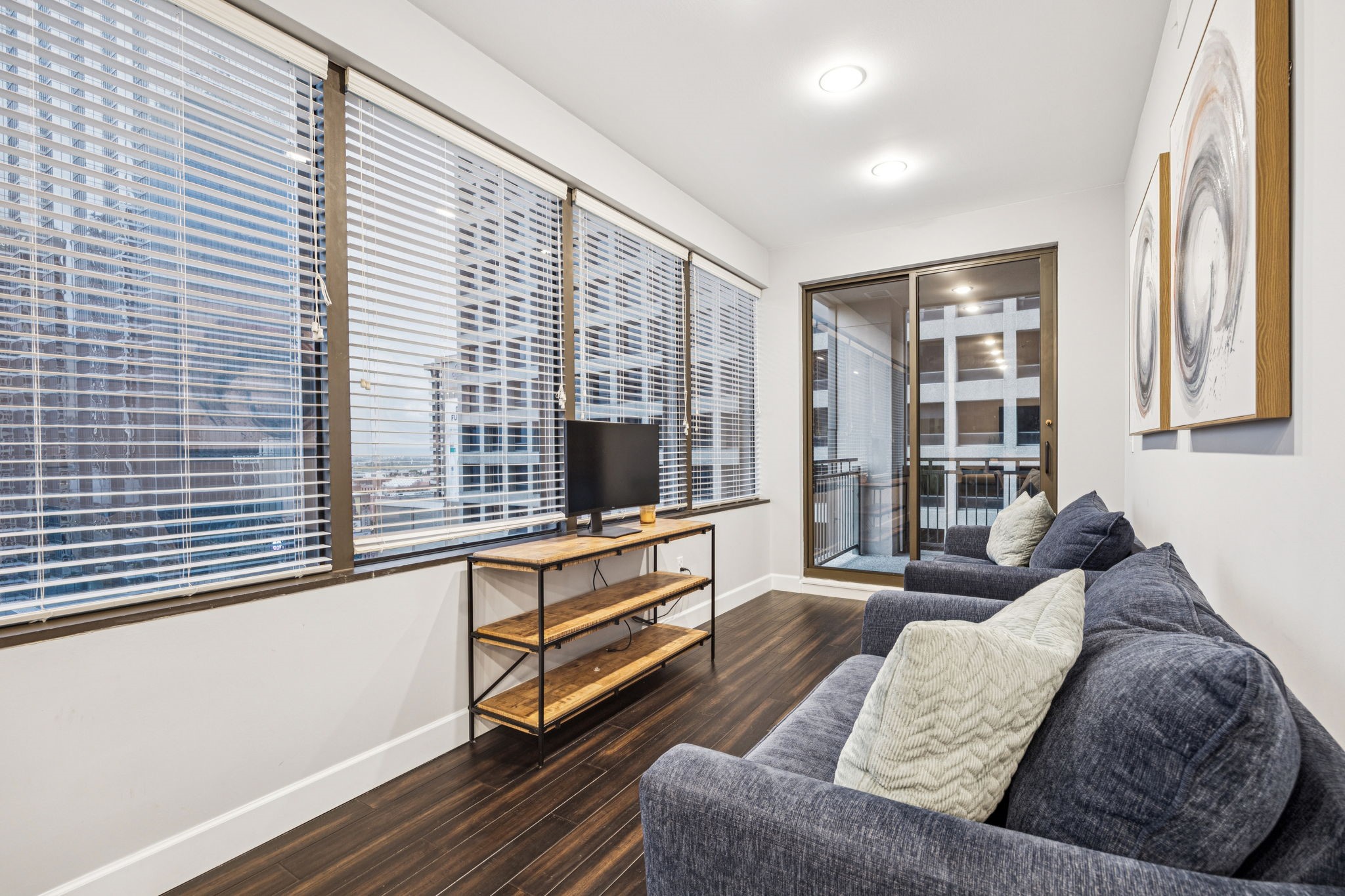 1200 Main Street 1106