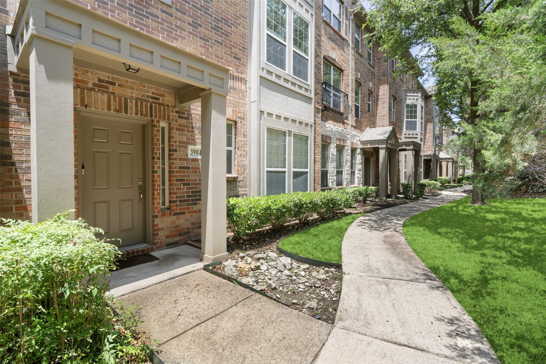 3904 Amberwood Drive