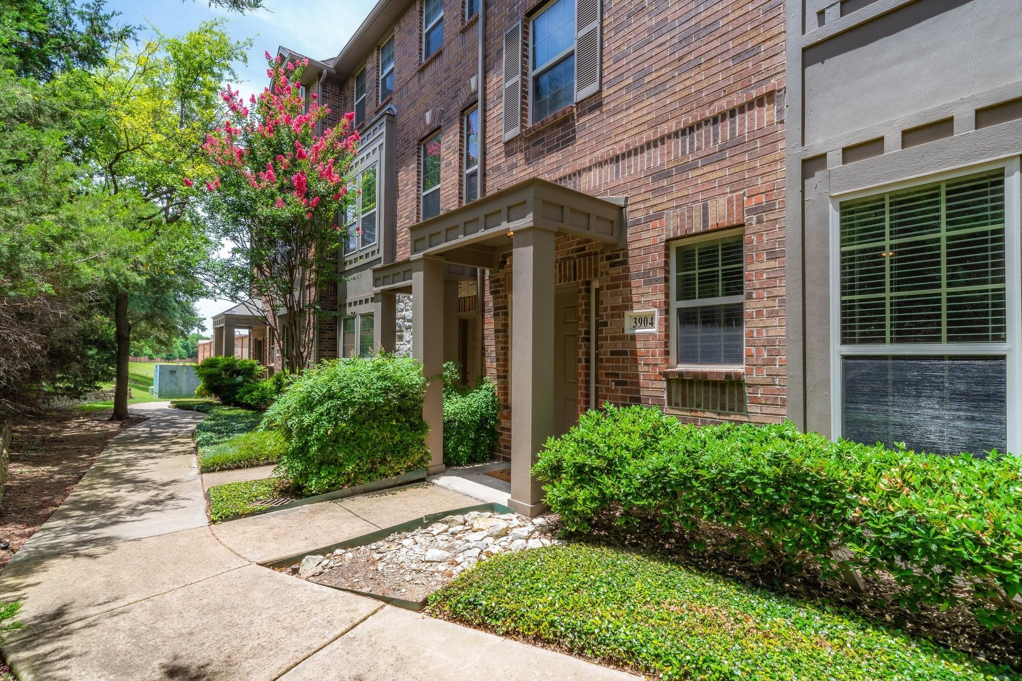 3904 Amberwood Drive