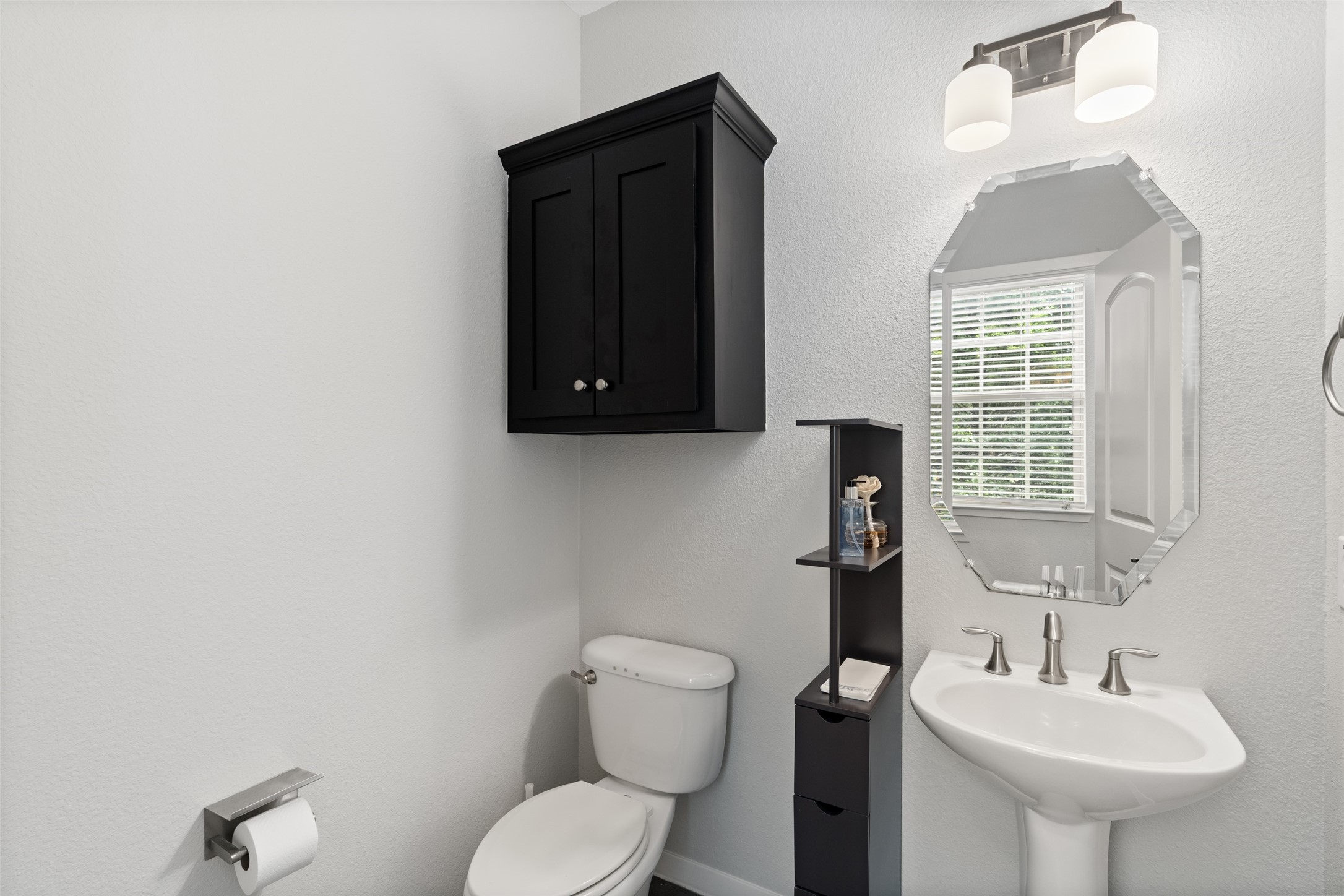 3904 Amberwood Drive