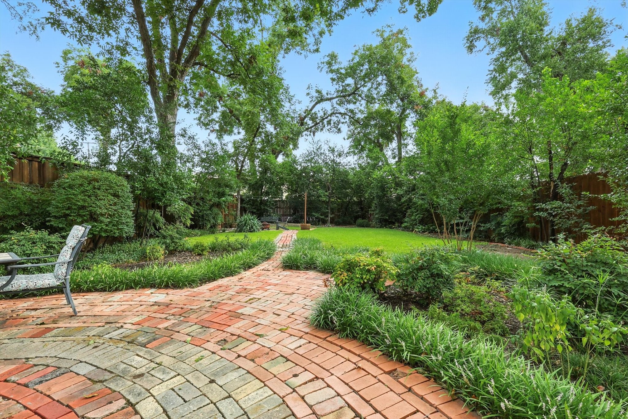 5122 Maple Springs Boulevard
