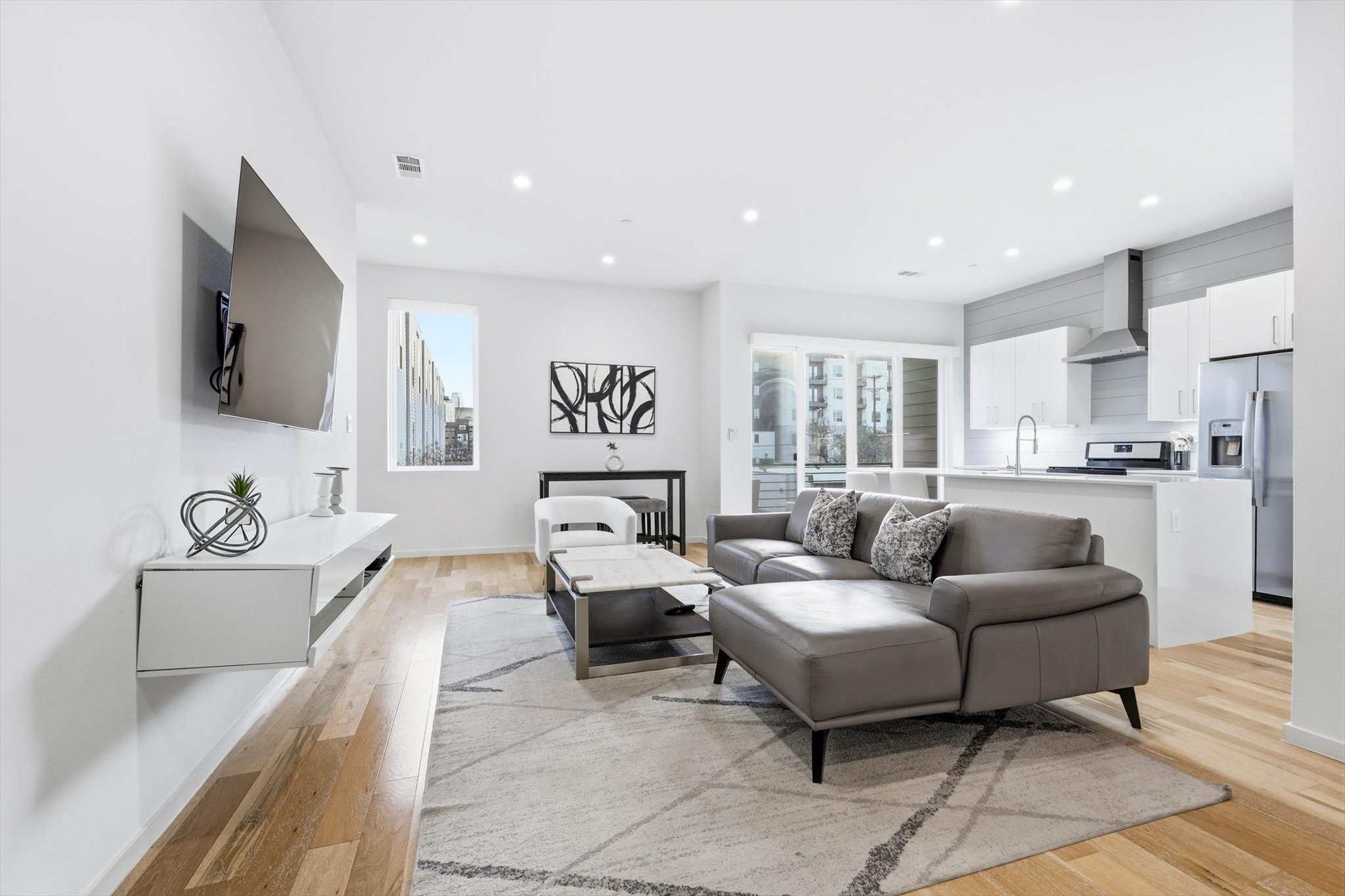 3812 San Jacinto Street 204