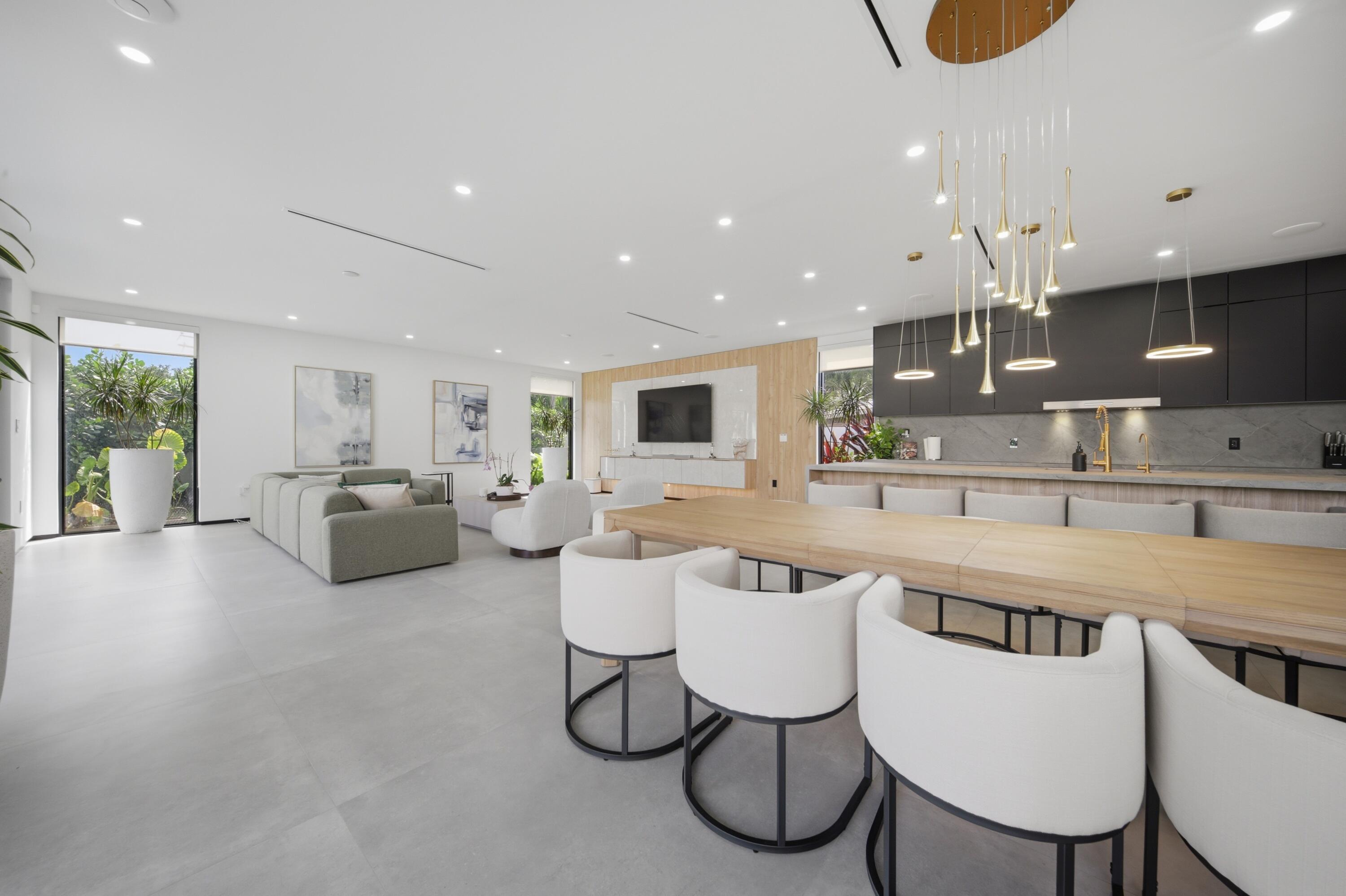 3304 NE 14th Court