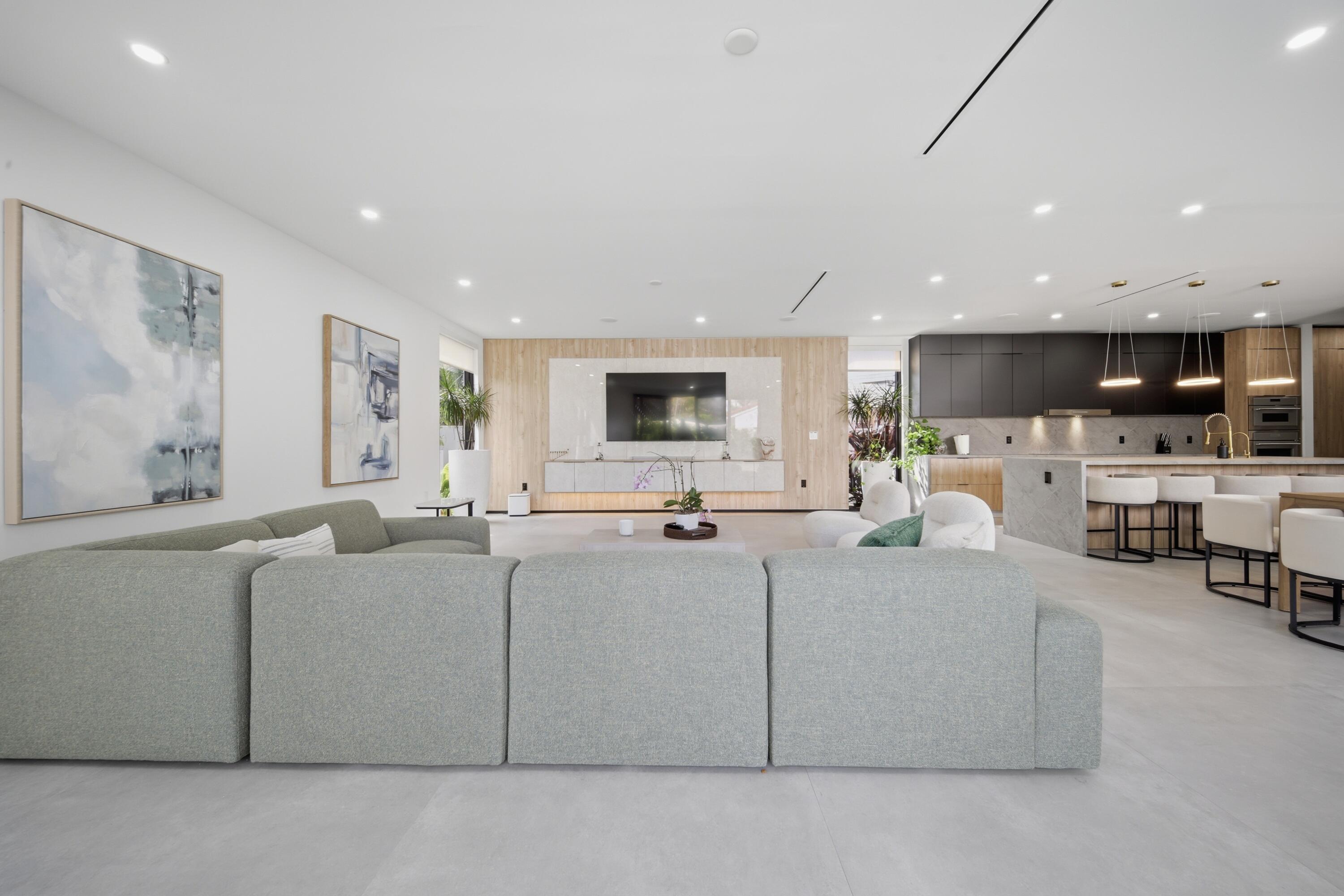 3304 NE 14th Court
