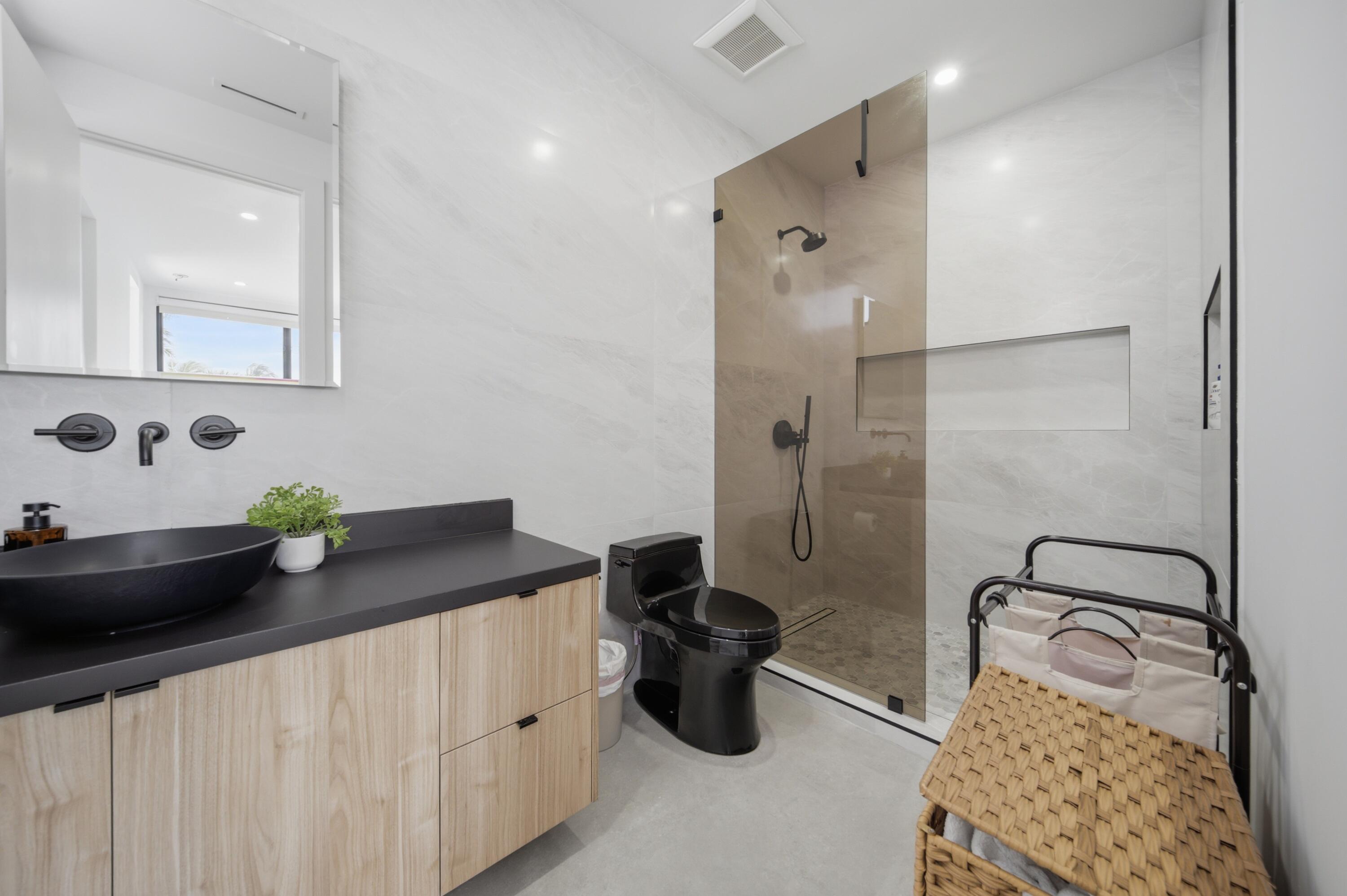 3304 NE 14th Court