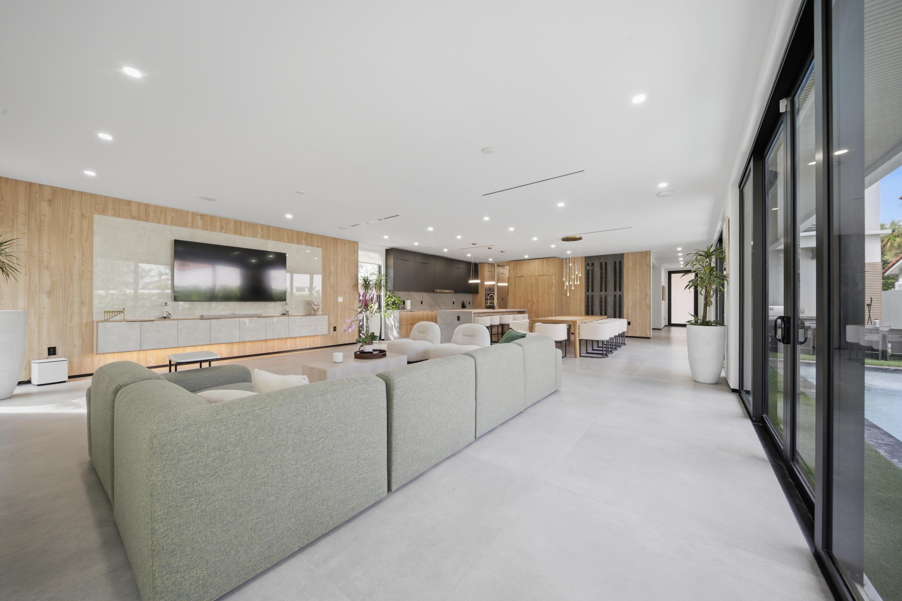 3304 NE 14th Court