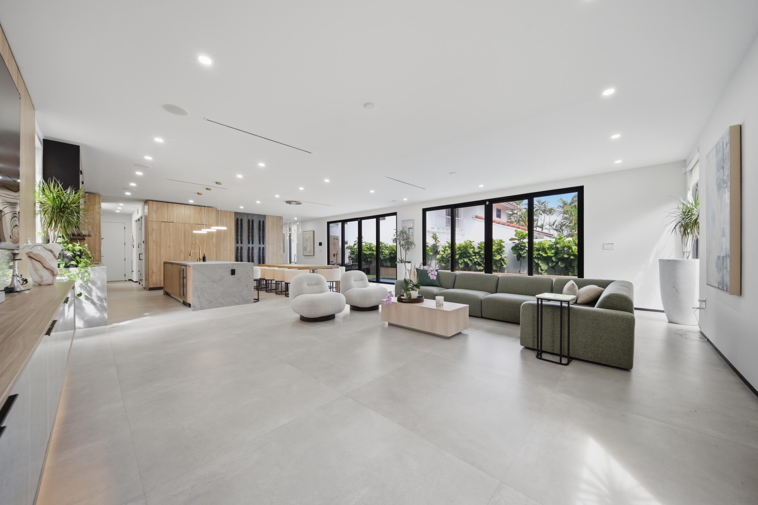 3304 NE 14th Court