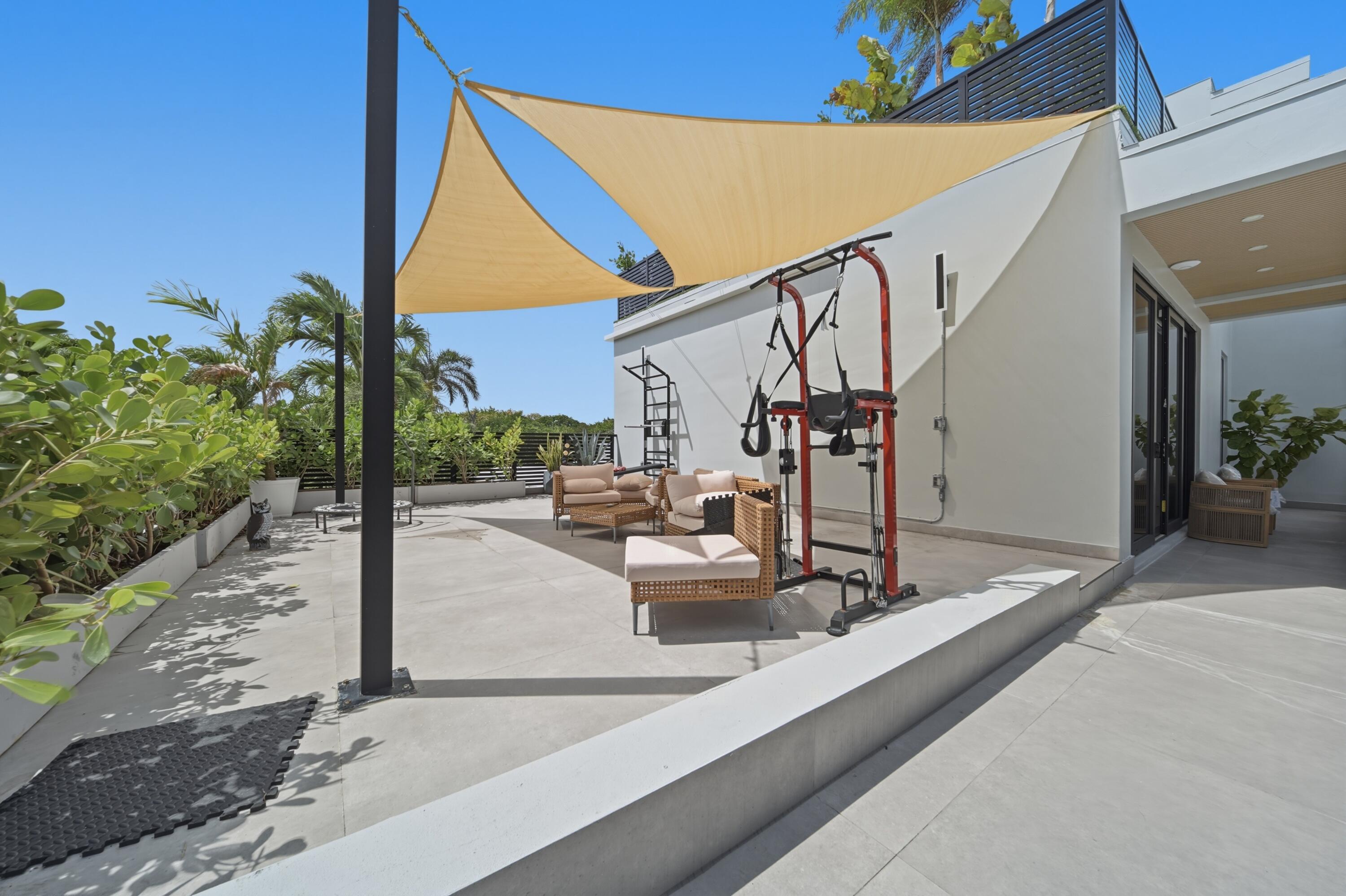3304 NE 14th Court