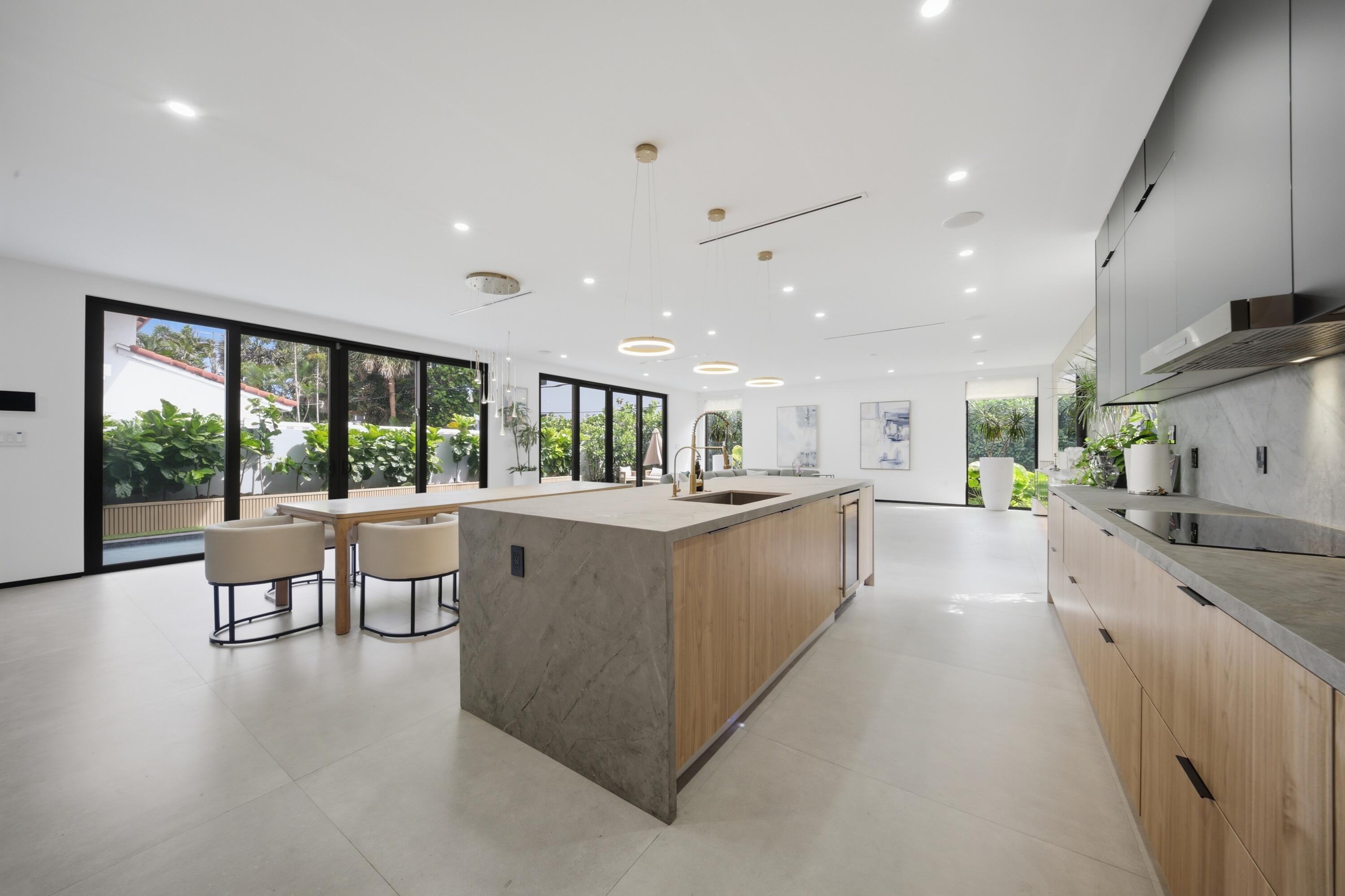 3304 NE 14th Court