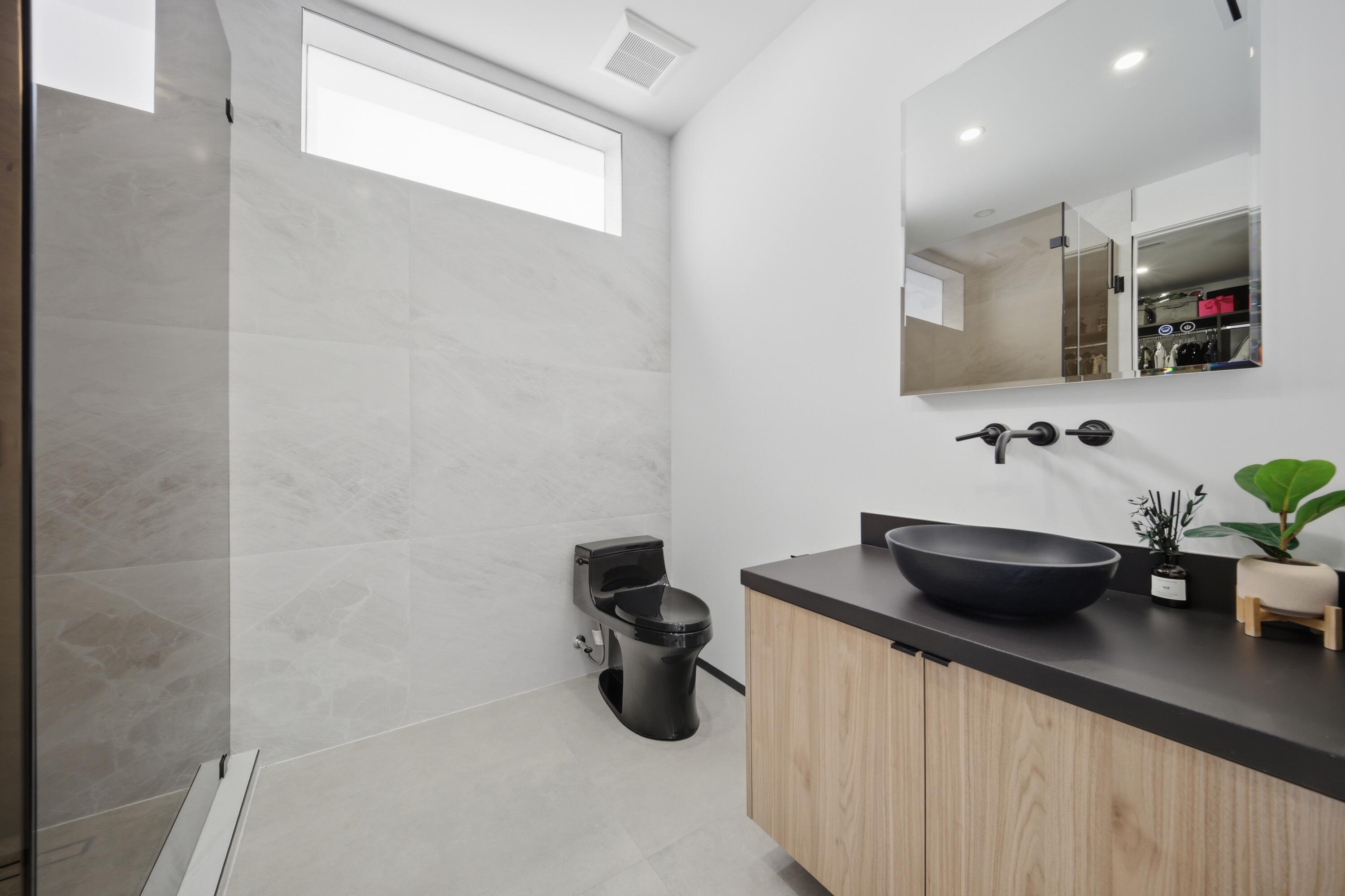 3304 NE 14th Court