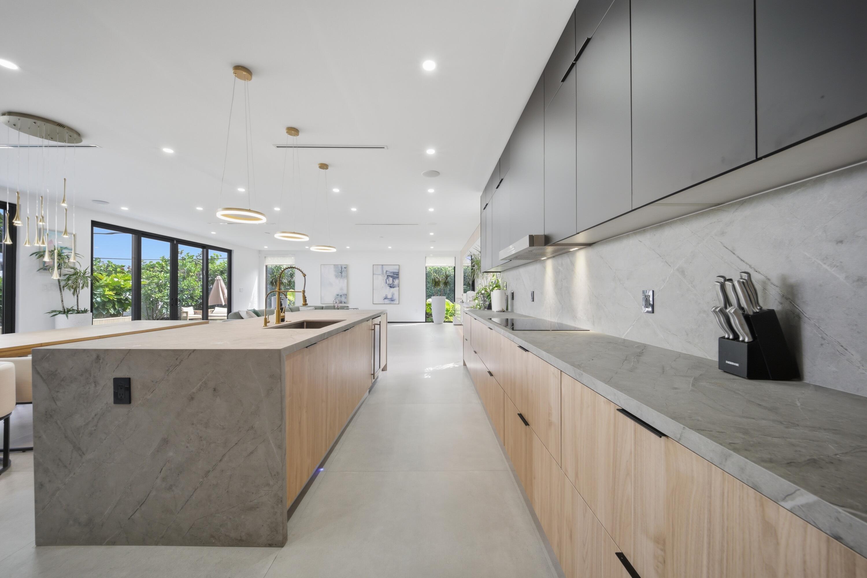 3304 NE 14th Court