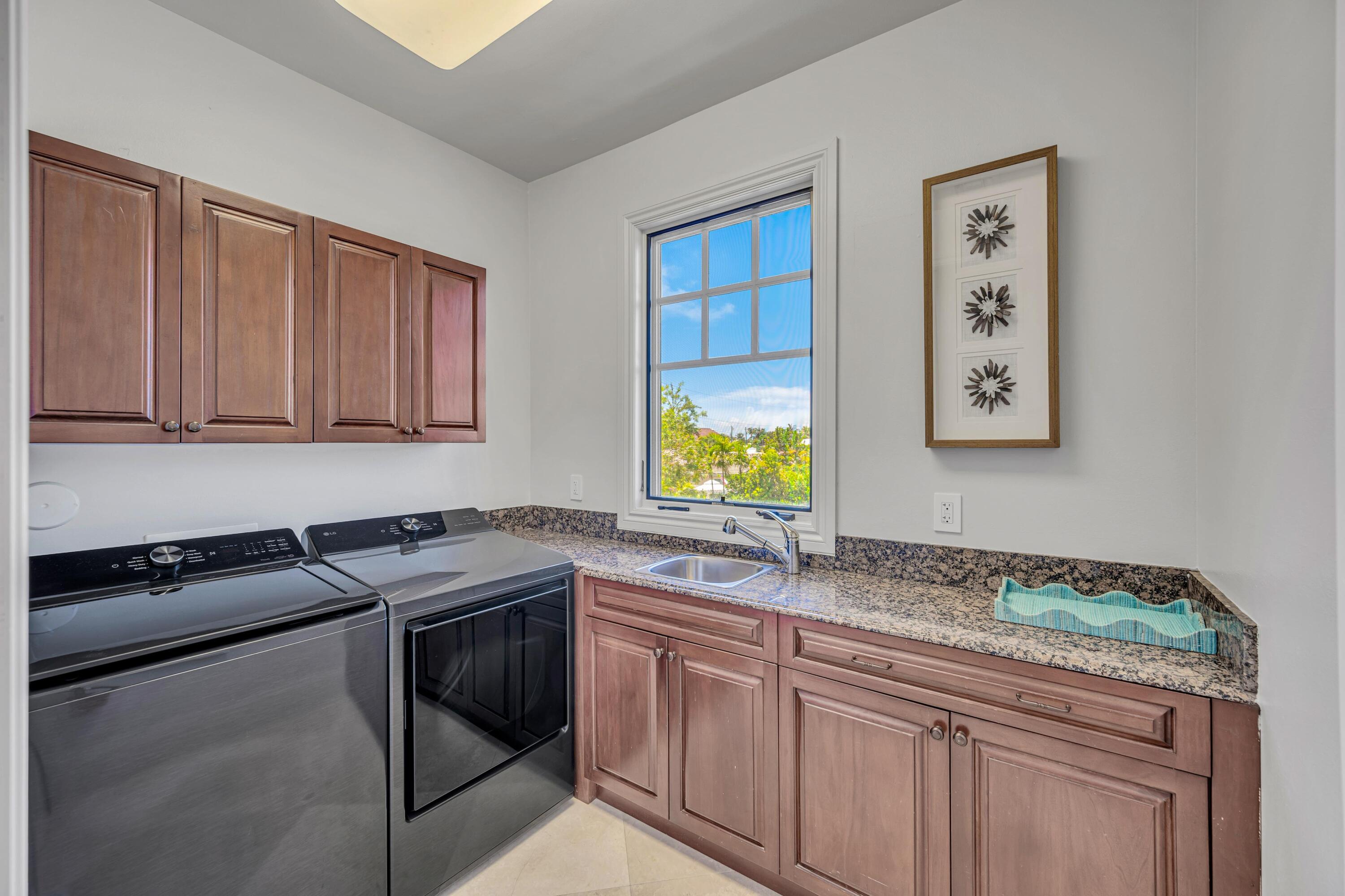 1958 Harbourview Drive