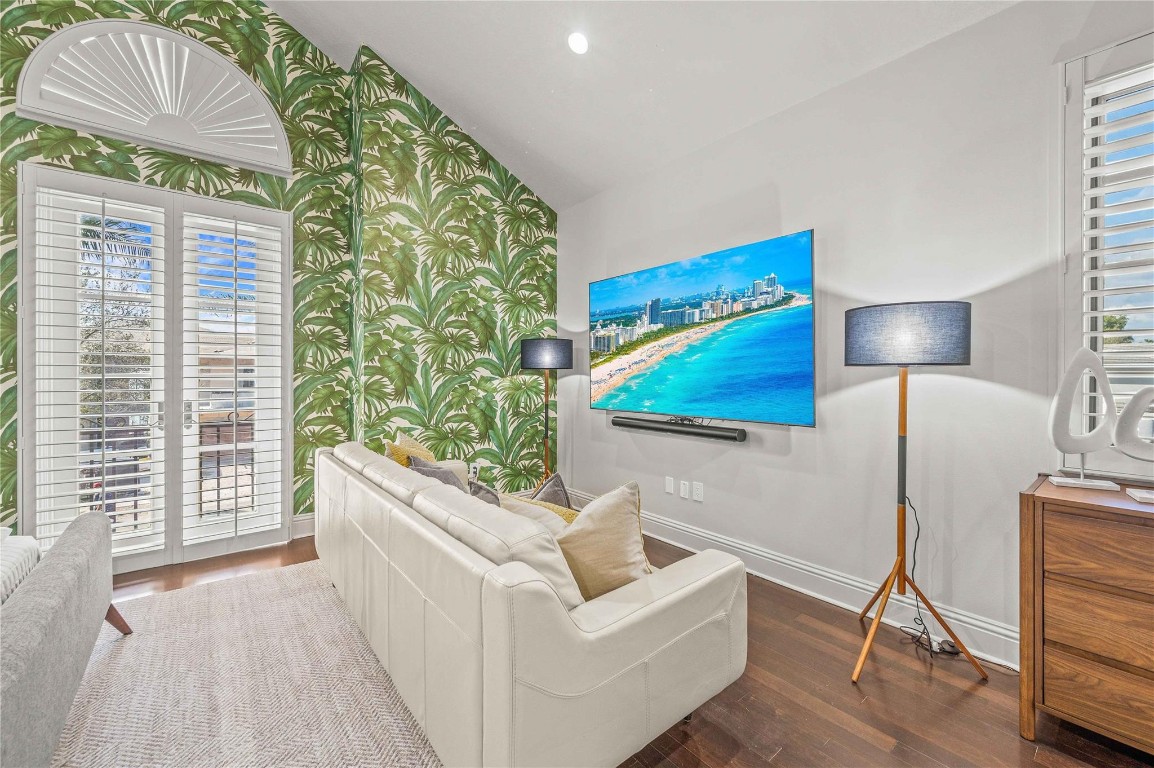 1958 Harbourview Dr.