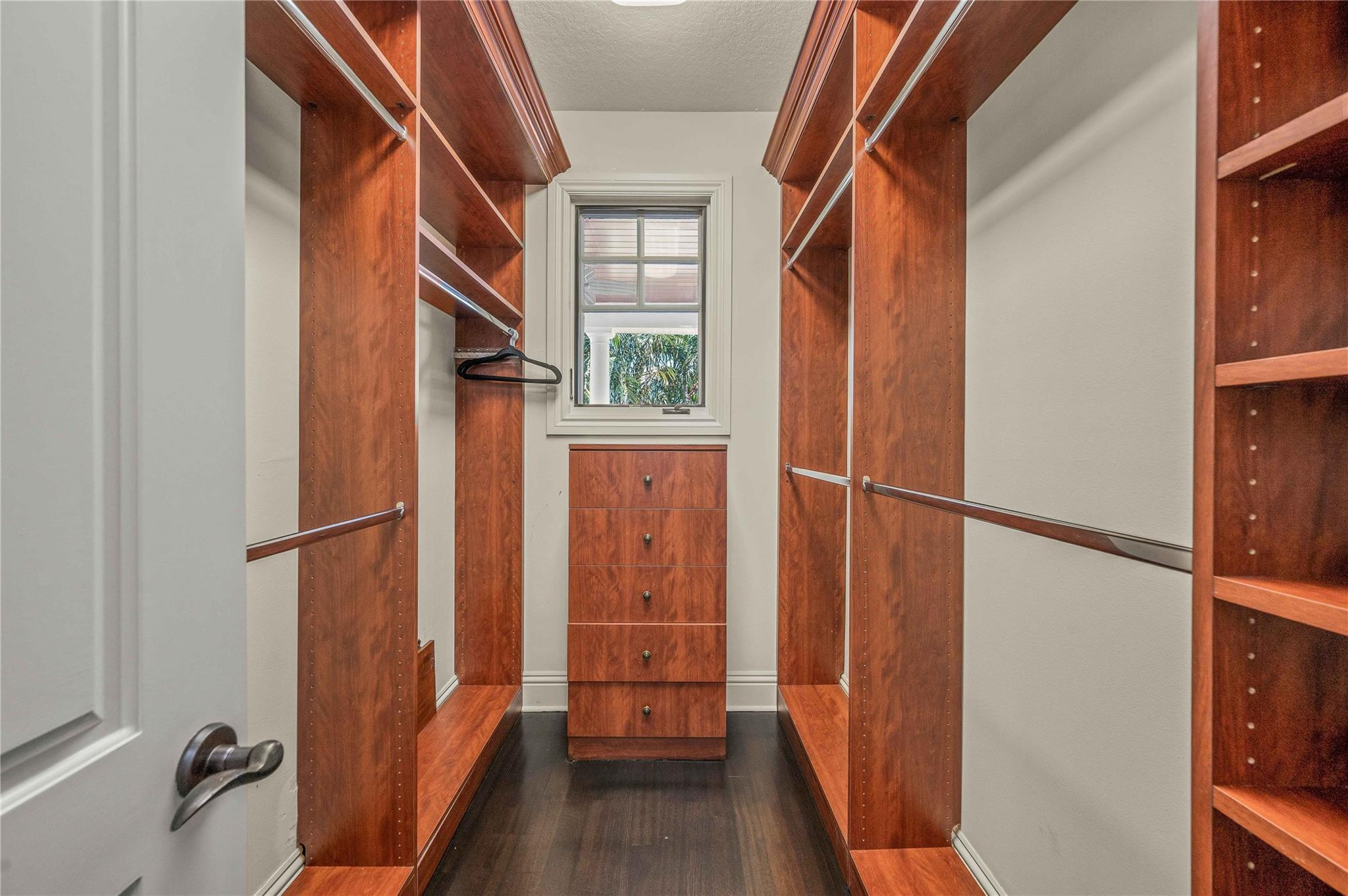 1958 Harbourview Dr.