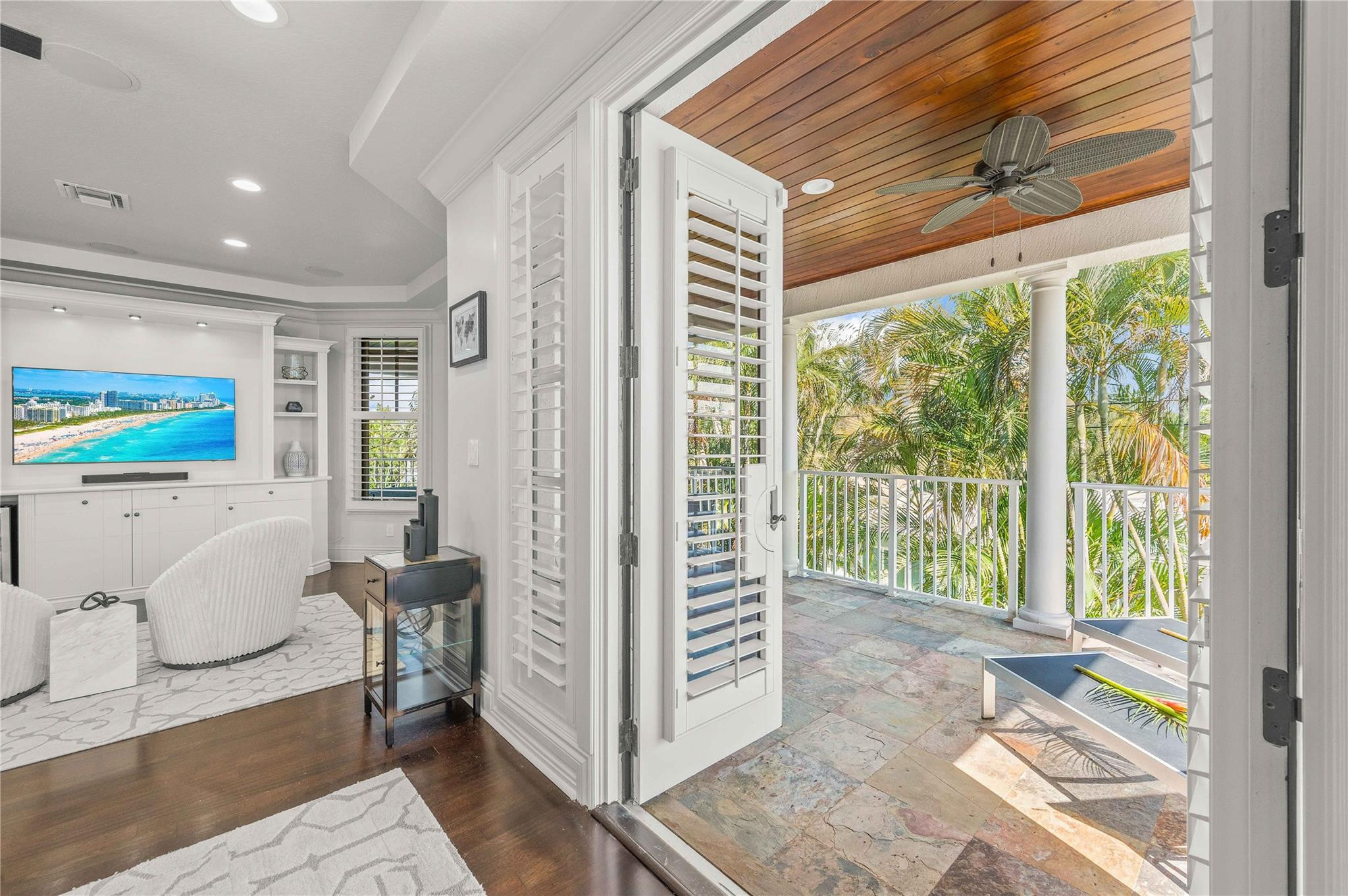 1958 Harbourview Dr.