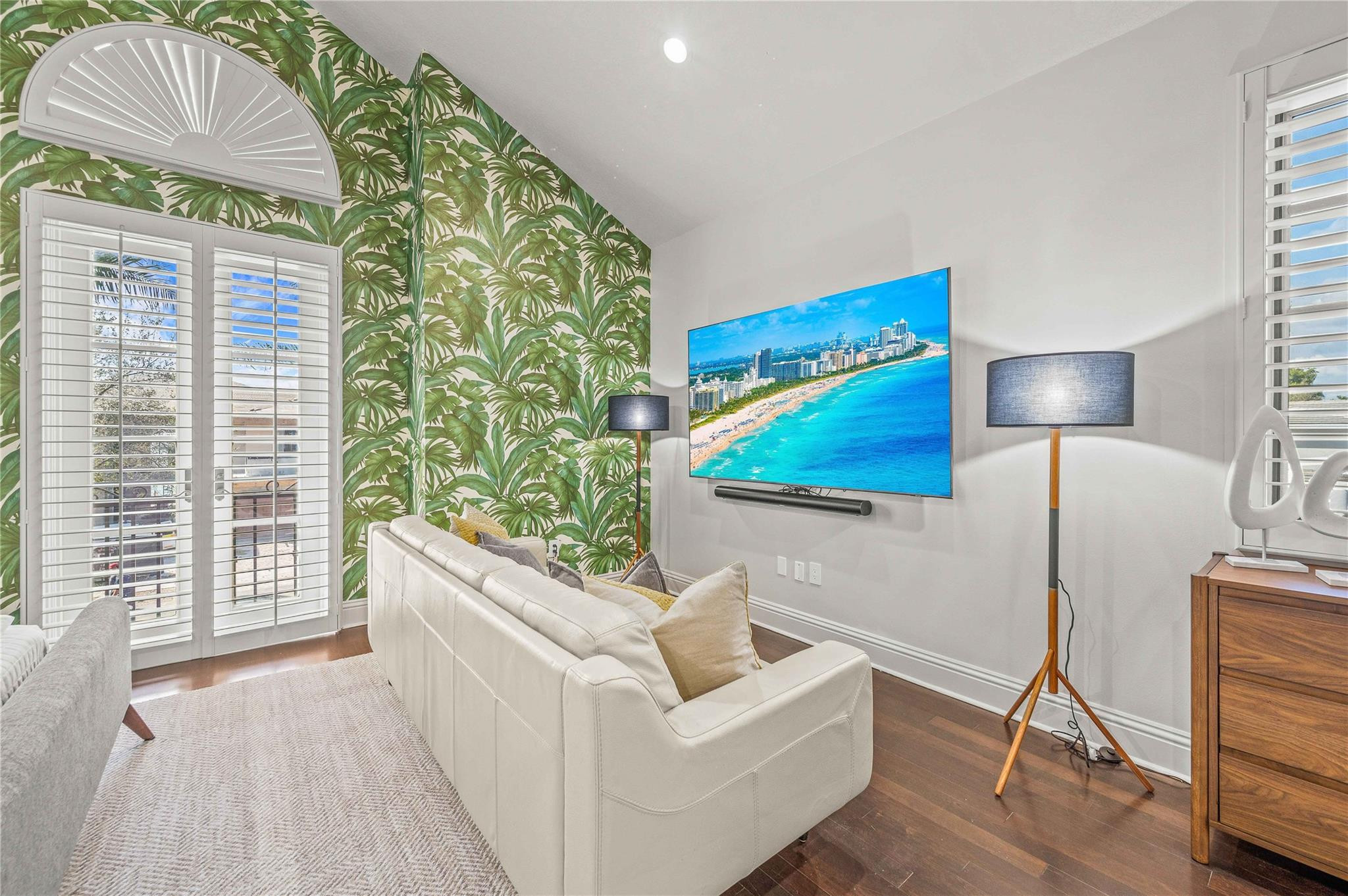 1958 Harbourview Dr.