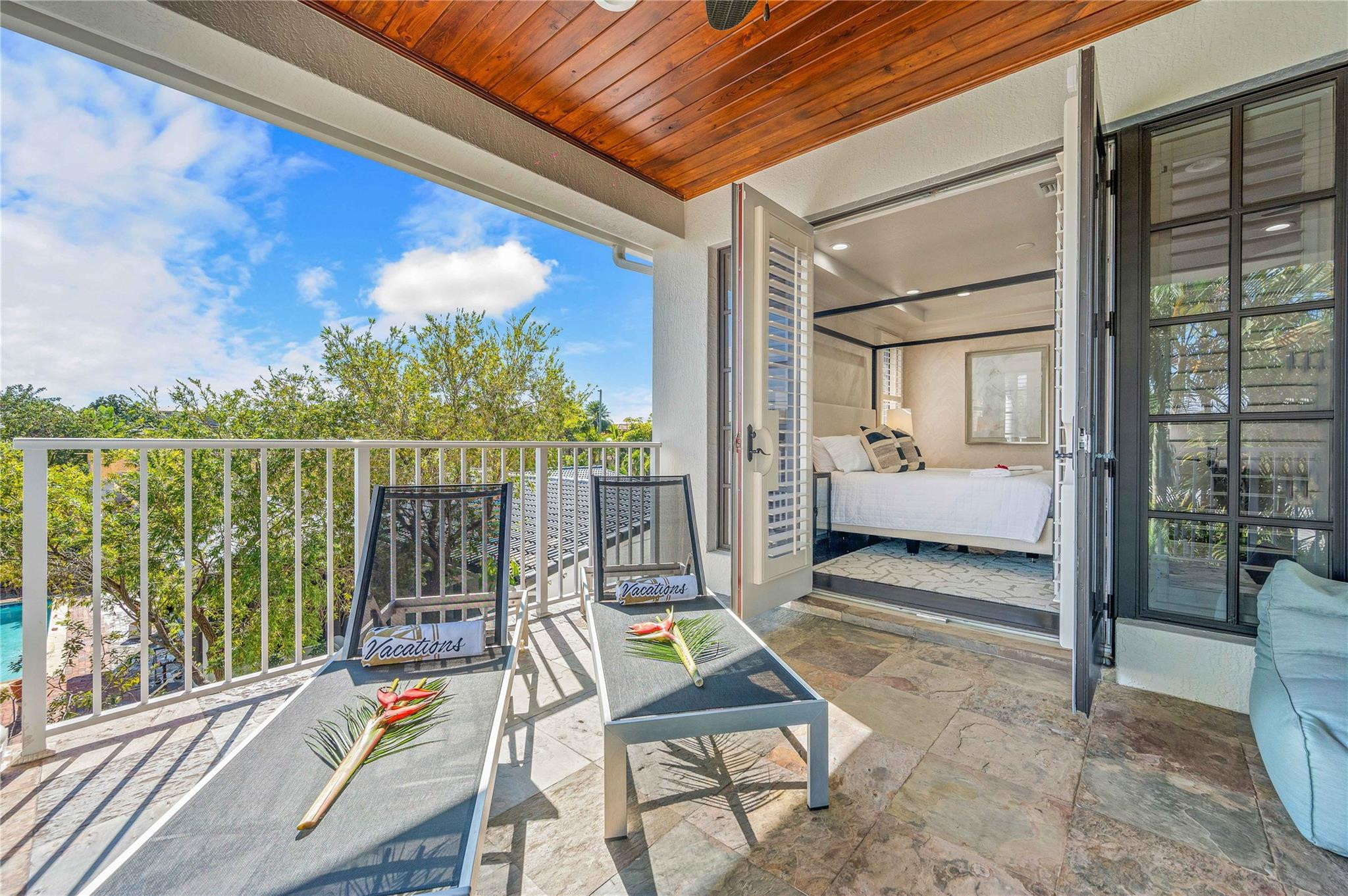 1958 Harbourview Dr.