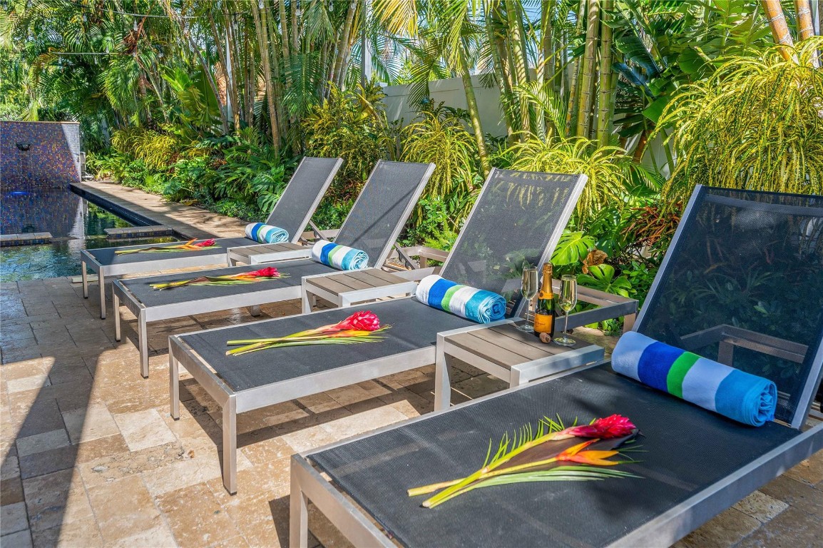 1958 Harbourview Dr.