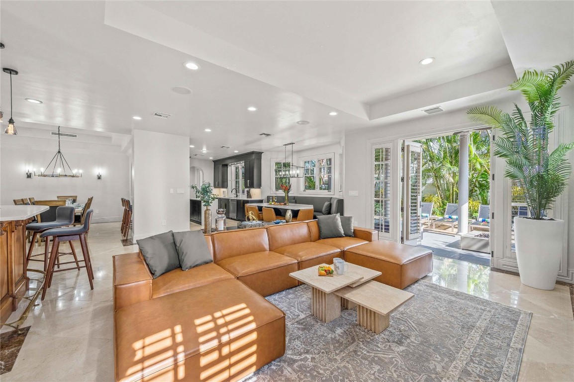 1958 Harbourview Dr.