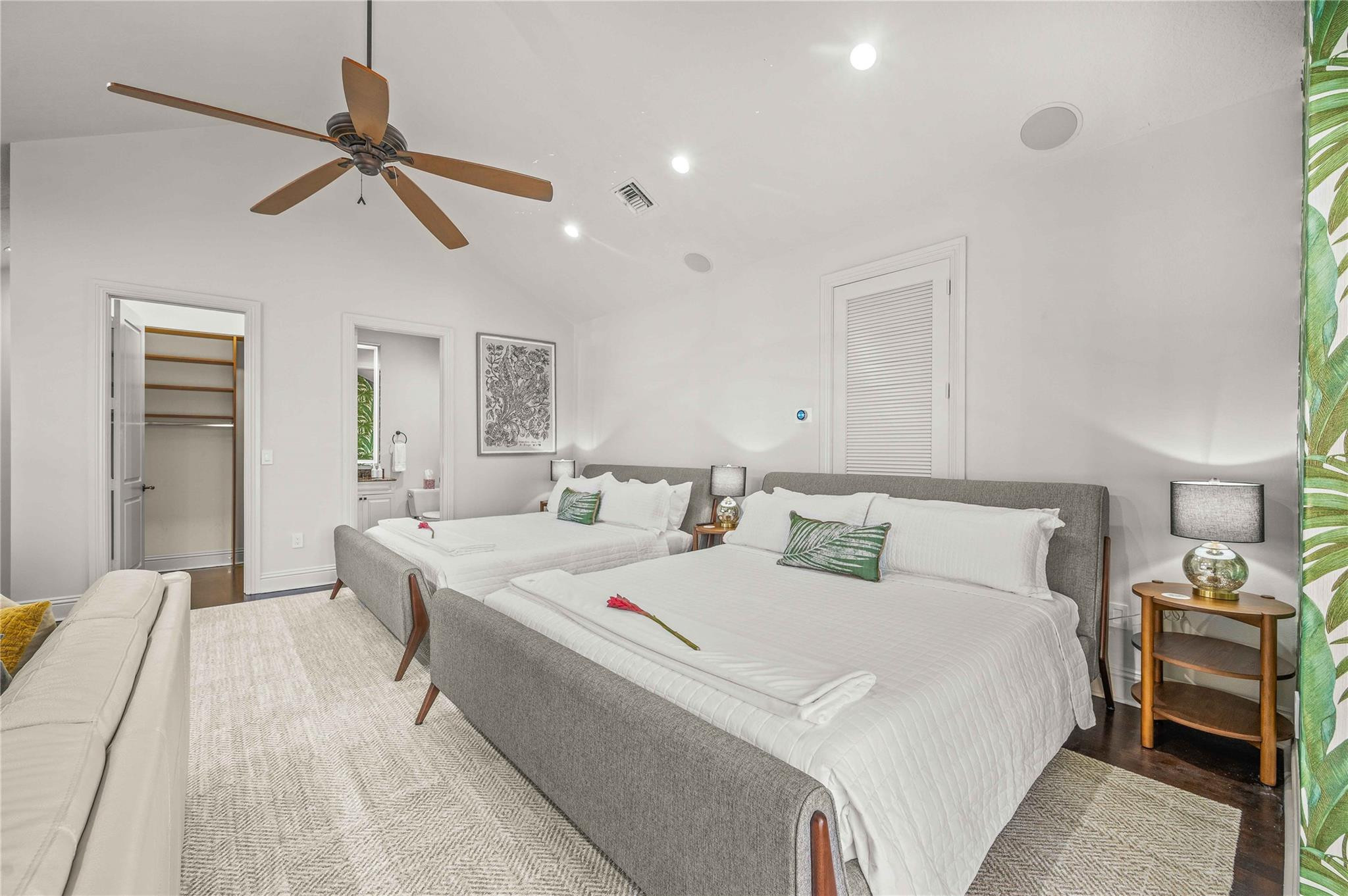 1958 Harbourview Dr.