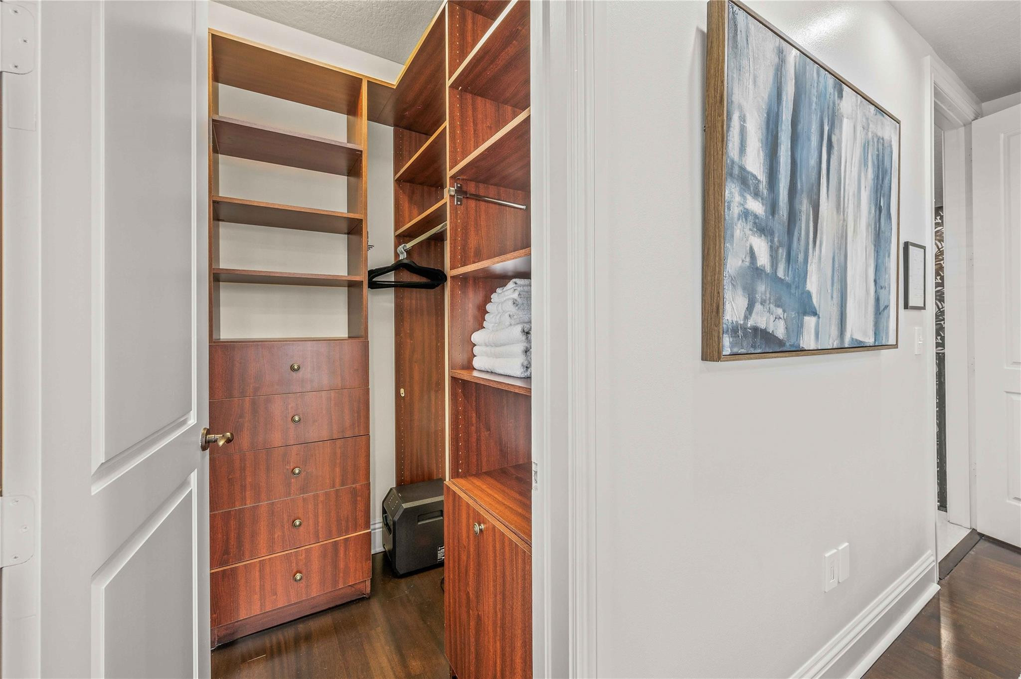 1958 Harbourview Dr.