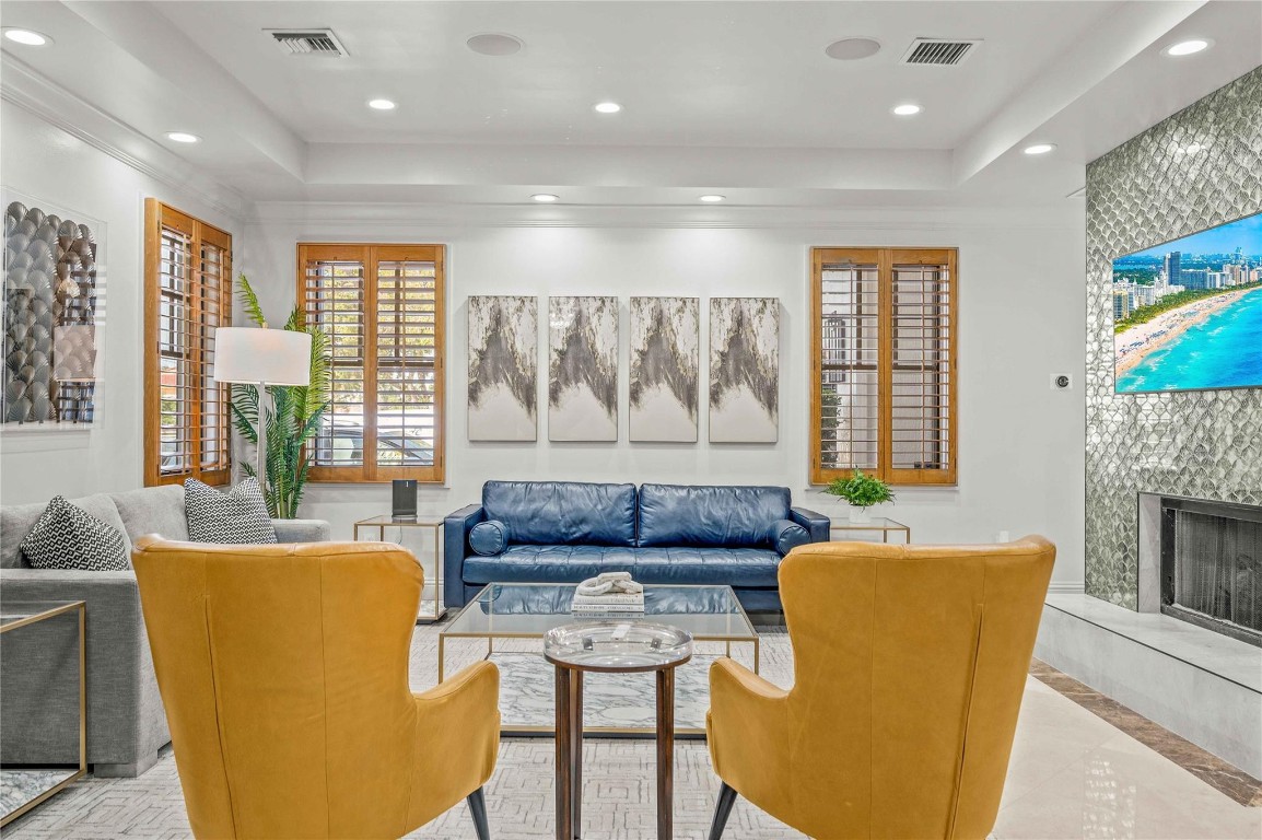 1958 Harbourview Dr.