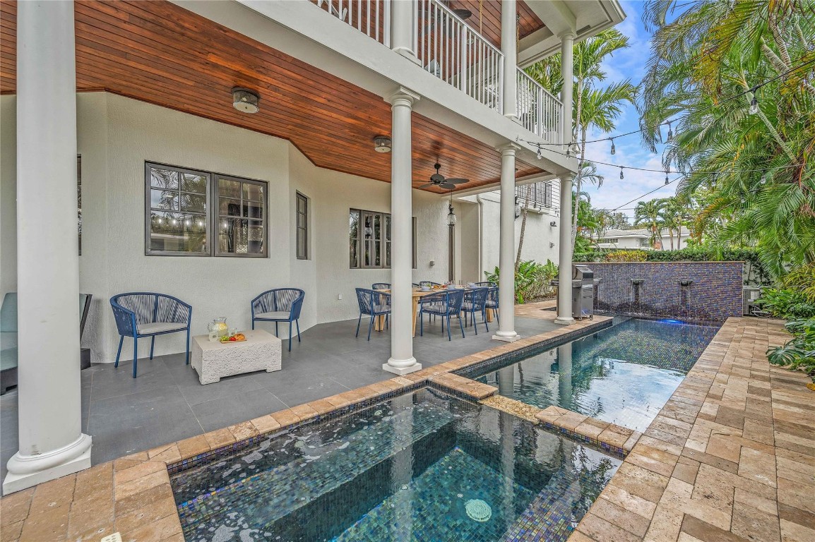 1958 Harbourview Dr.