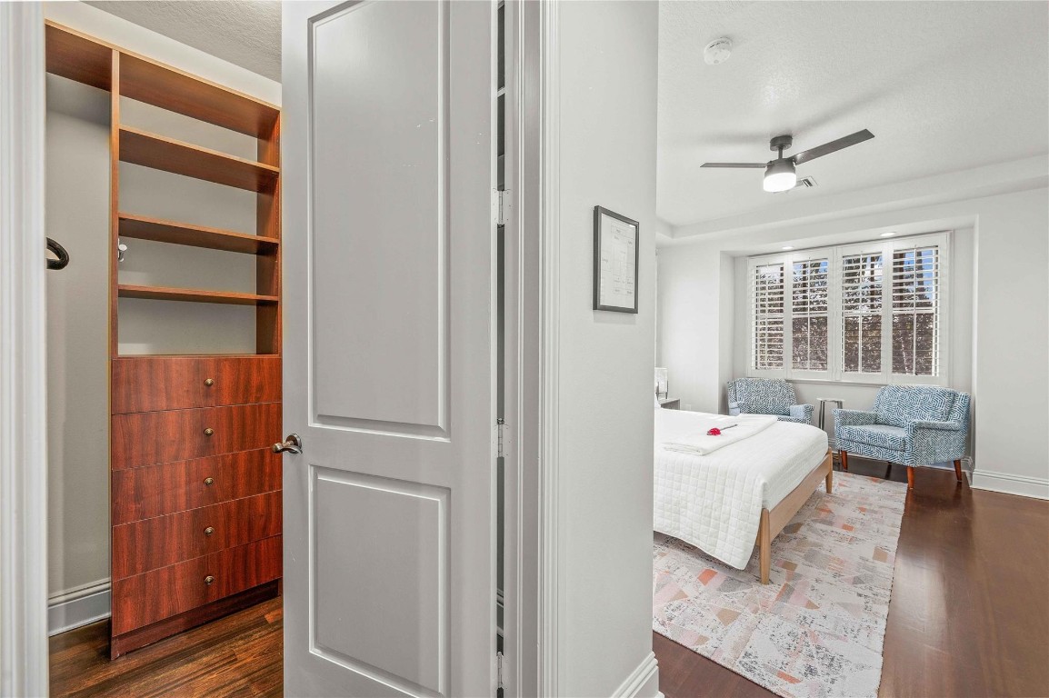 1958 Harbourview Dr.