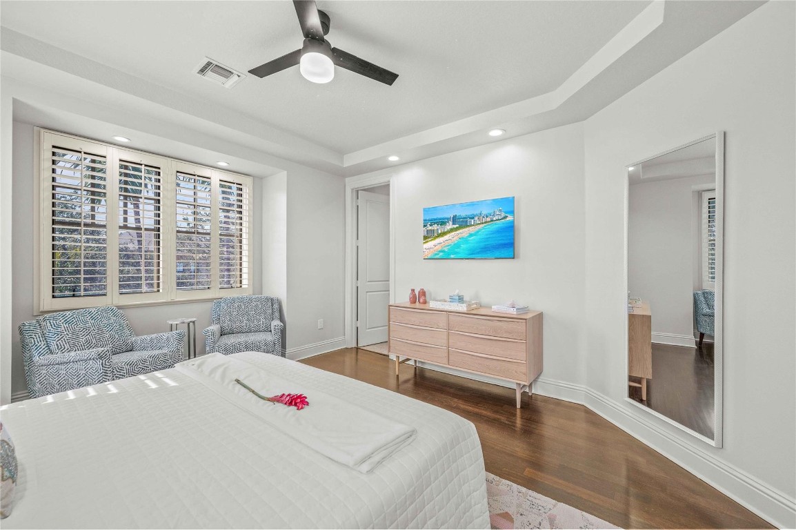 1958 Harbourview Dr.