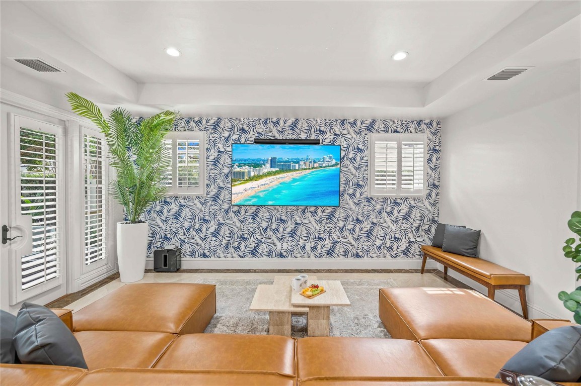 1958 Harbourview Dr.