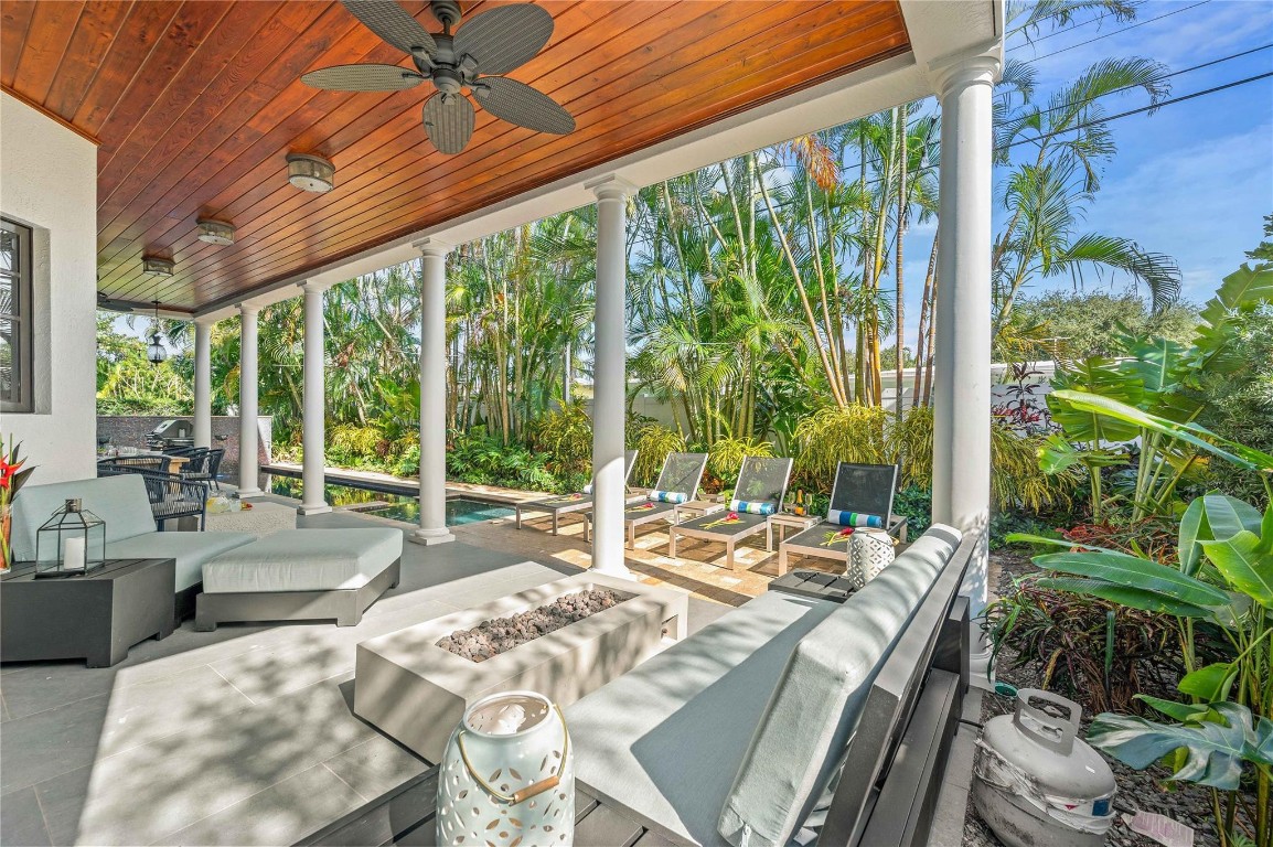 1958 Harbourview Dr.