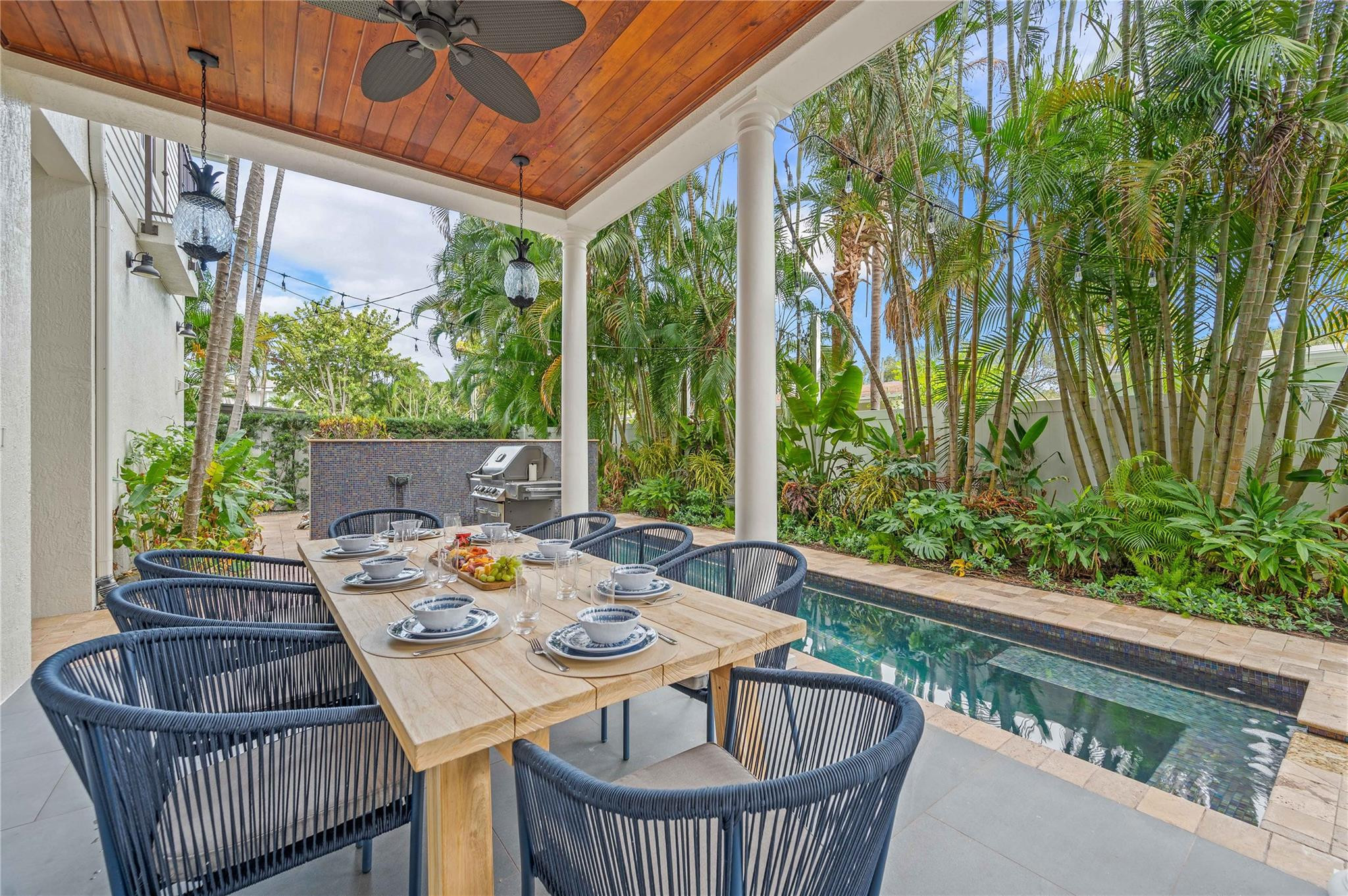 1958 Harbourview Dr.