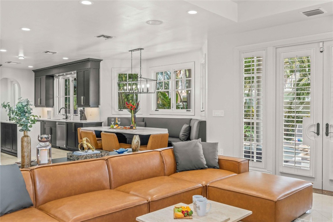 1958 Harbourview Dr.