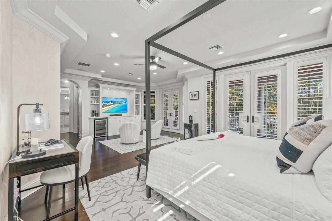 1958 Harbourview Dr.