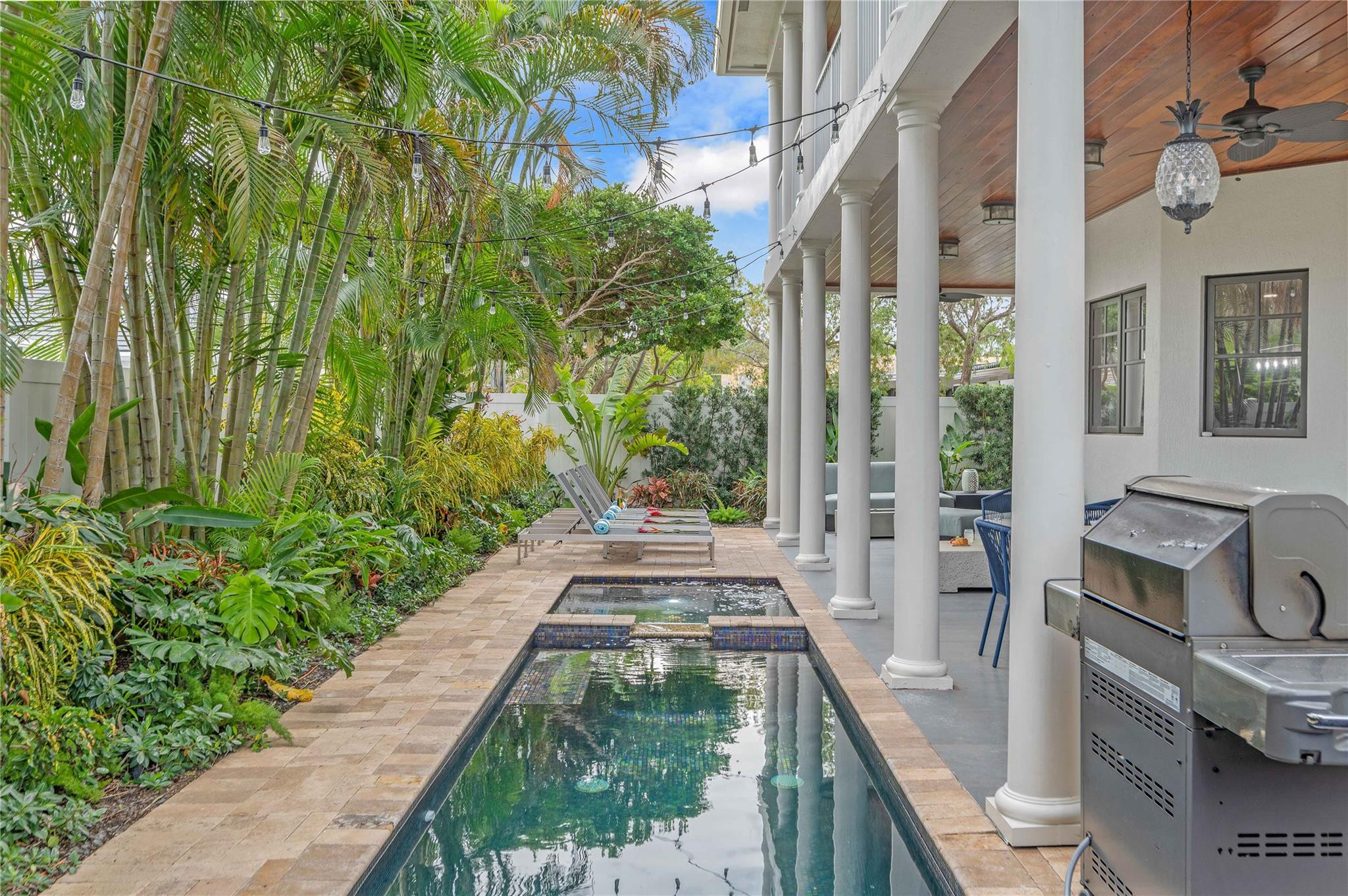 1958 Harbourview Dr.