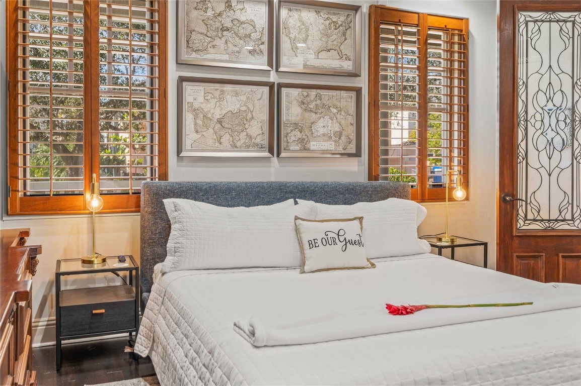 1958 Harbourview Dr.