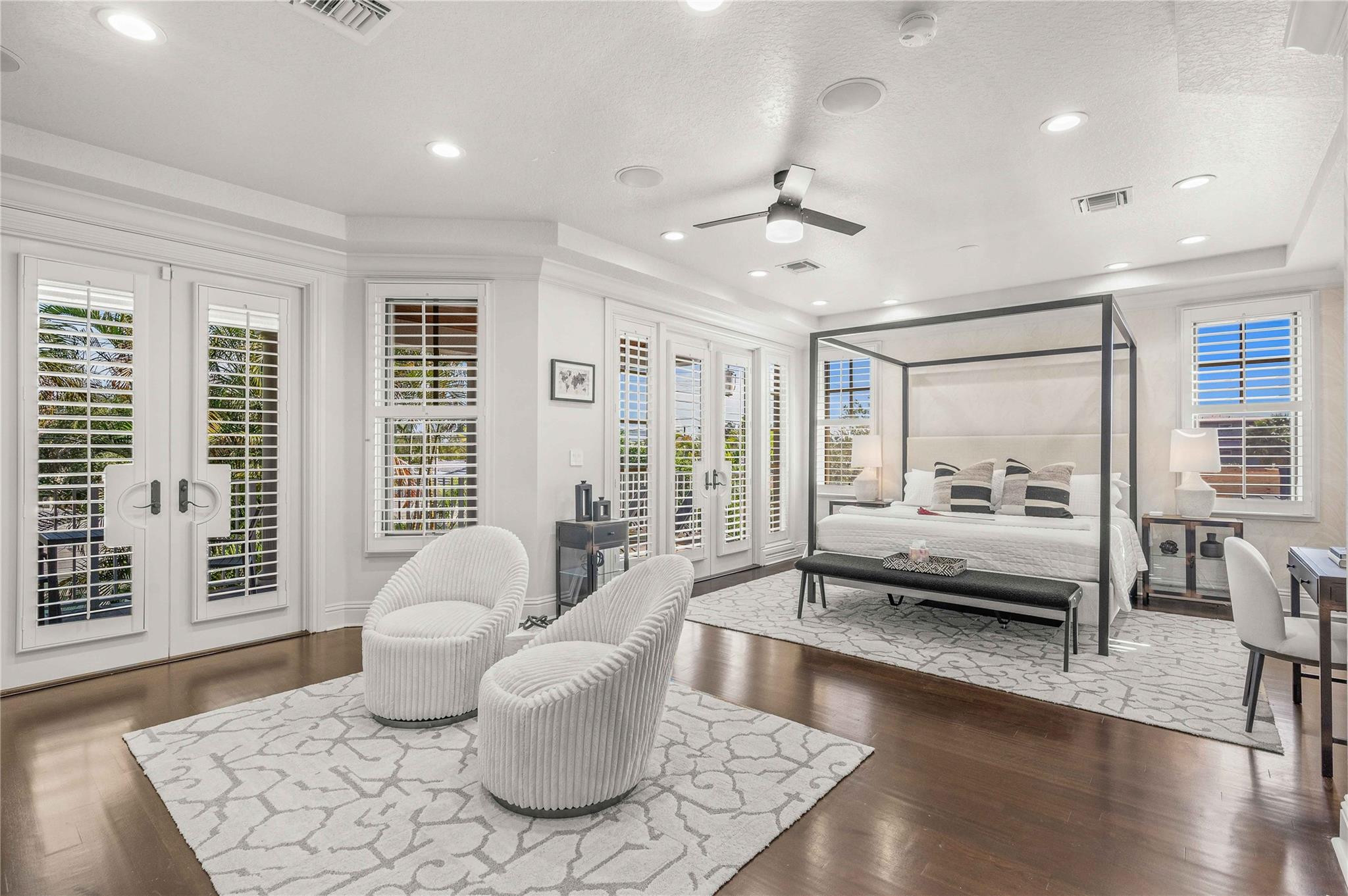 1958 Harbourview Dr.