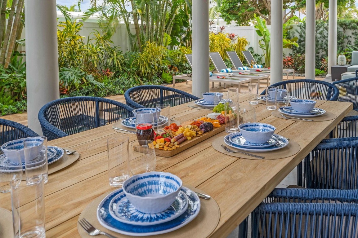 1958 Harbourview Dr.