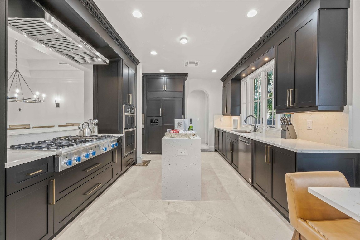 1958 Harbourview Dr.