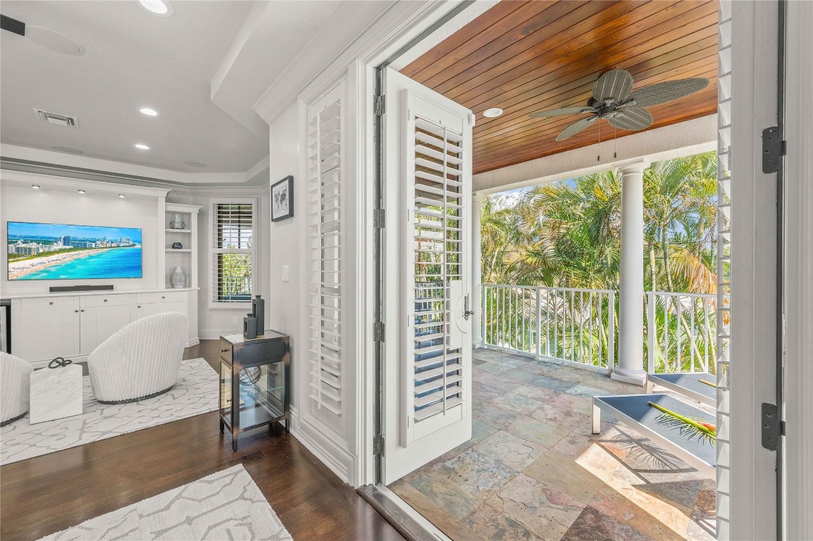 1958 Harbourview Dr.