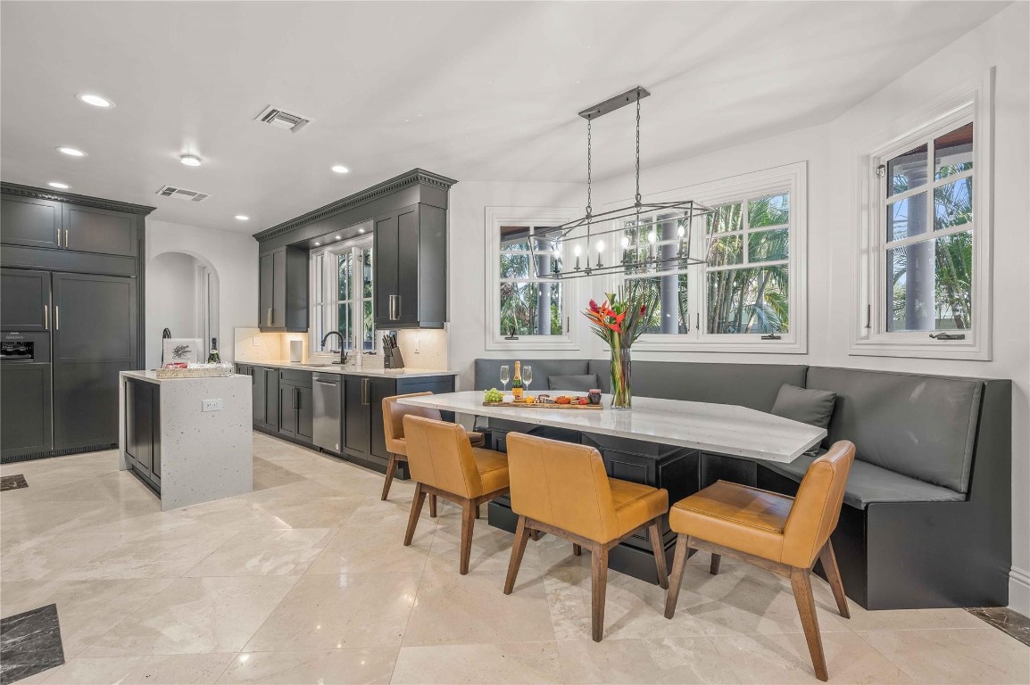 1958 Harbourview Dr.