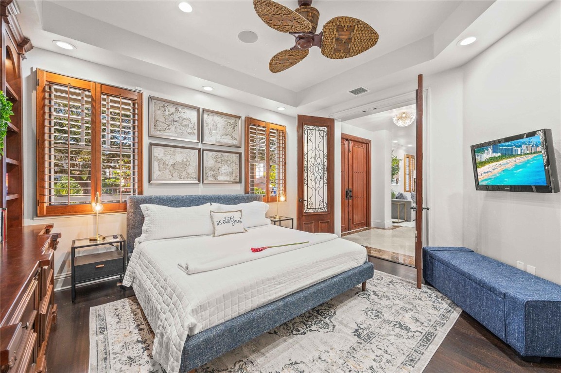 1958 Harbourview Dr.