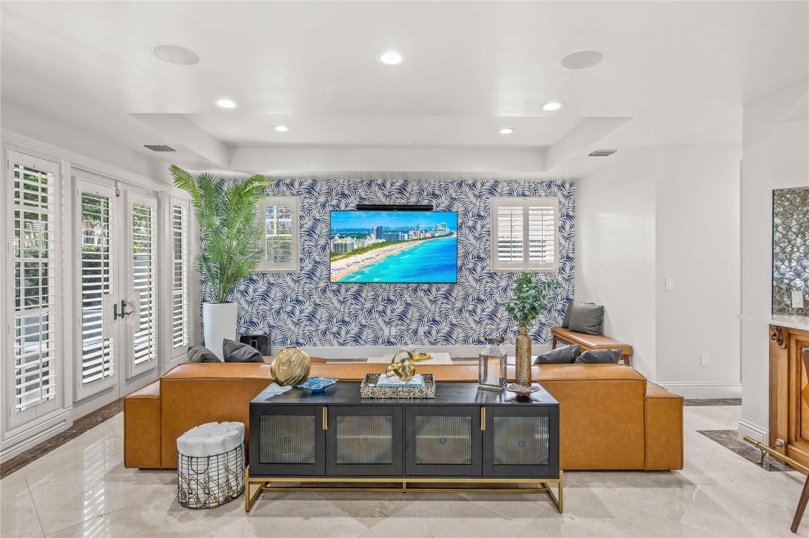 1958 Harbourview Dr.