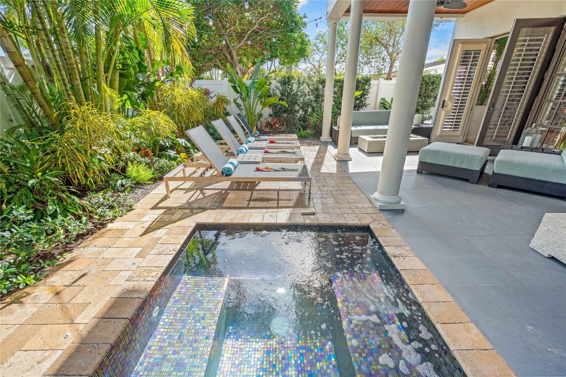 1958 Harbourview Dr.