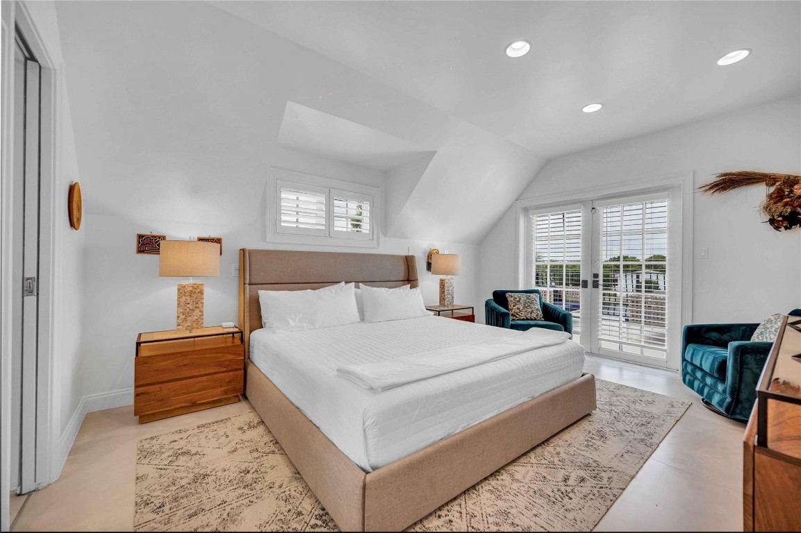 1317 Middle River Dr