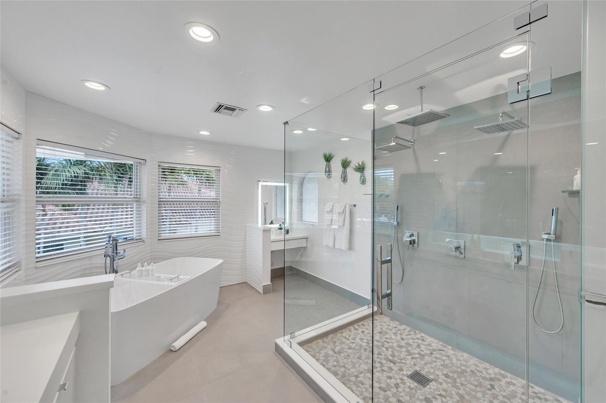 2323 Delmar Pl